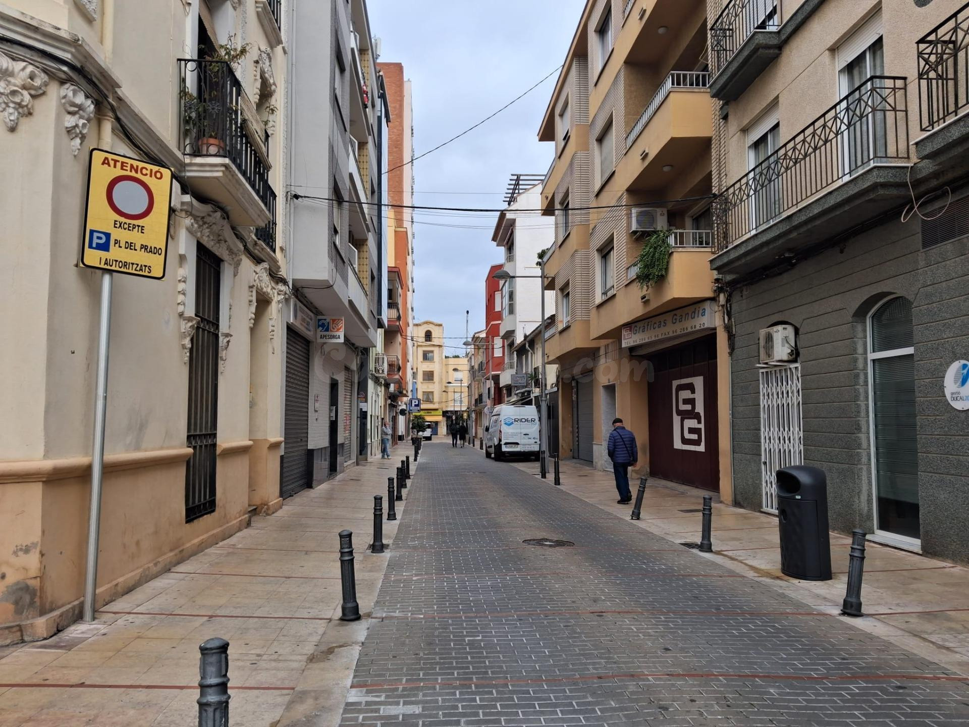 Local en venta situado en el centro de Gandía - foto 2