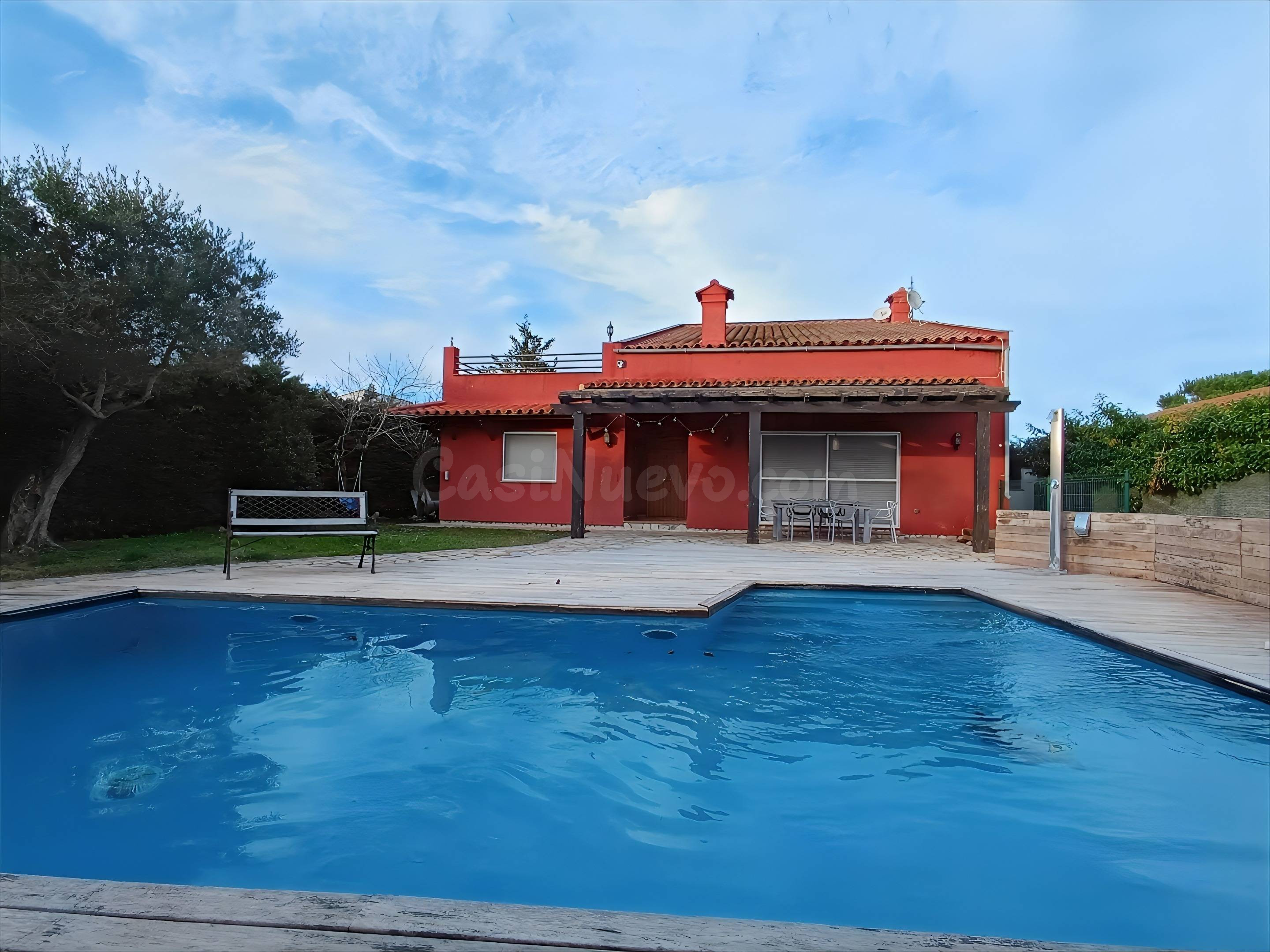 Casa Chalet con Jardín, Piscina y Ascensor en Entorno Exclus