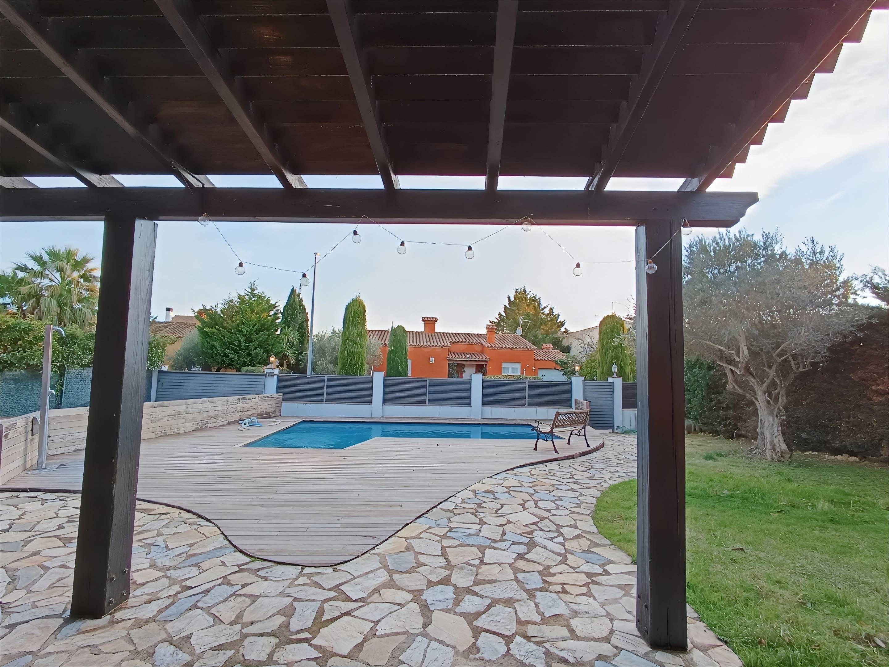 Casa Chalet con Jardín, Piscina y Ascensor en Entorno Exclus - foto 3