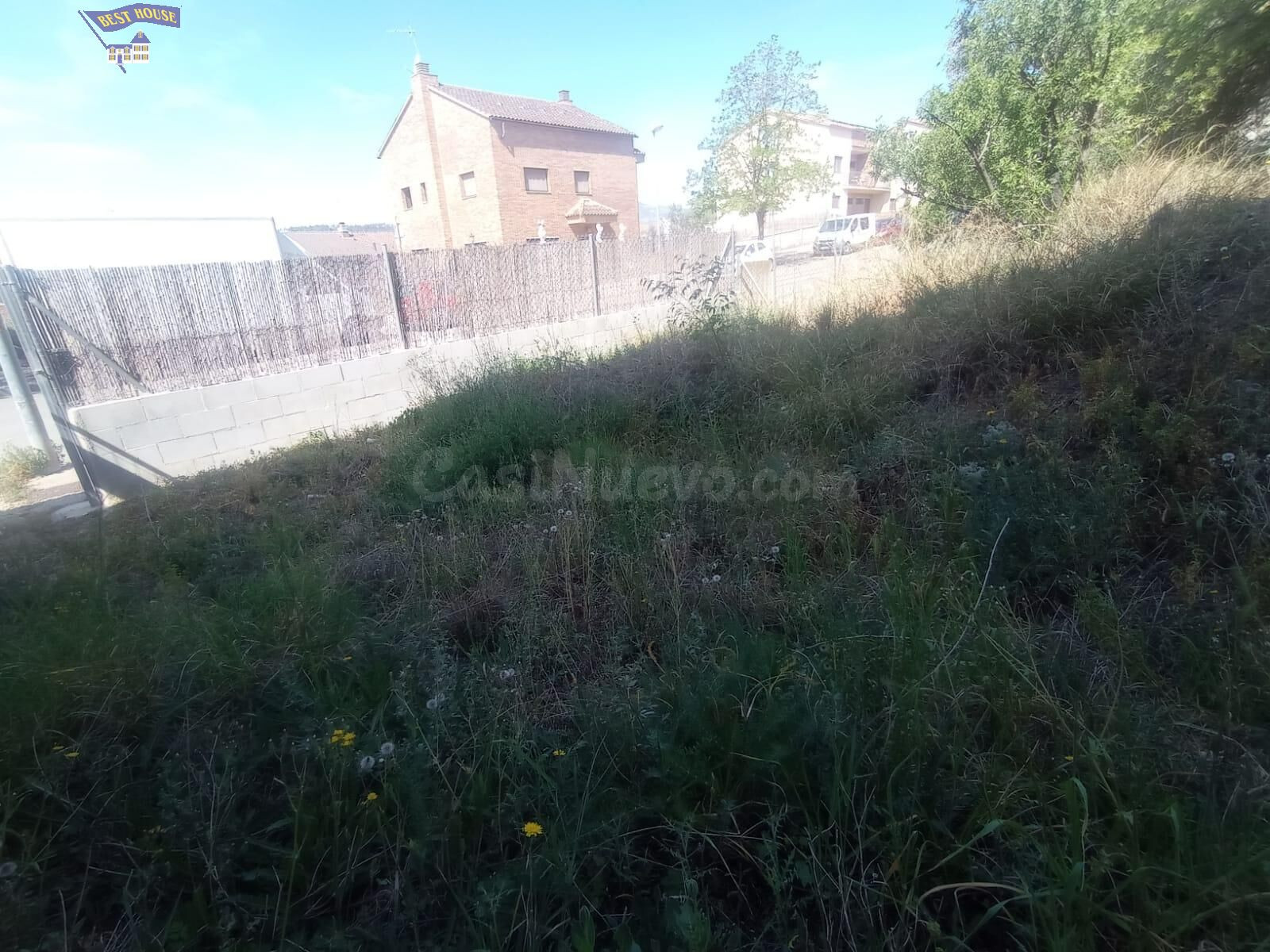 TERRENO URBANO PARA EDIFICAR A SOLO 3 MINUTOS DEL PUEBLO. ZO - foto 4