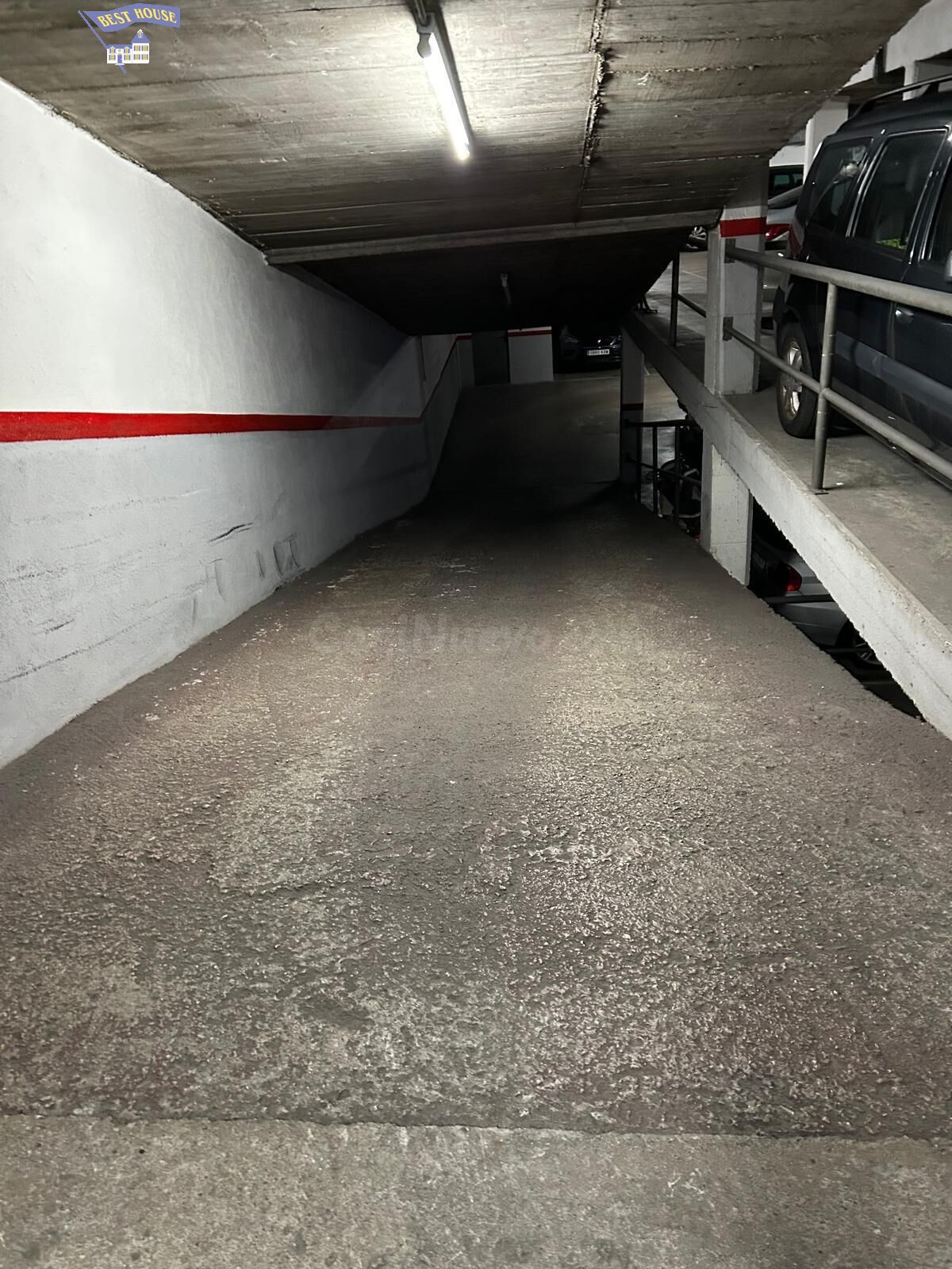 PLAZA DE PARKIN PARA COCHE MEDIANO A METROS DEL AYUNTAMIENTO - foto 4