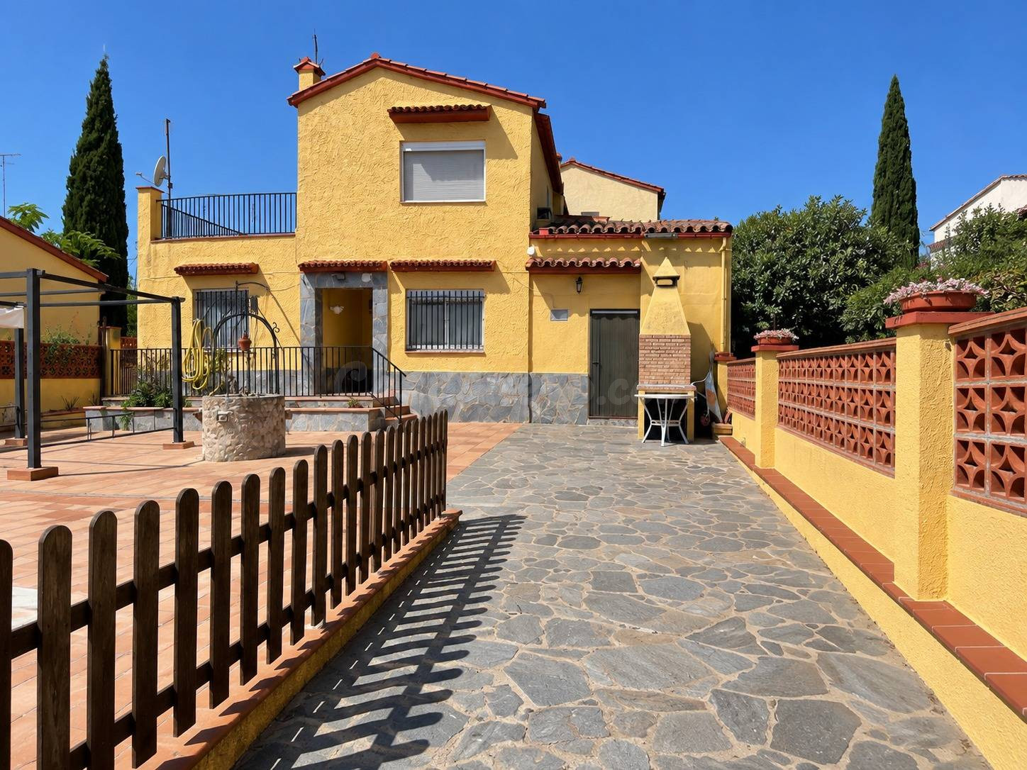 Casa con jardín y piscina en venta en Sant Miquel de Fluvià