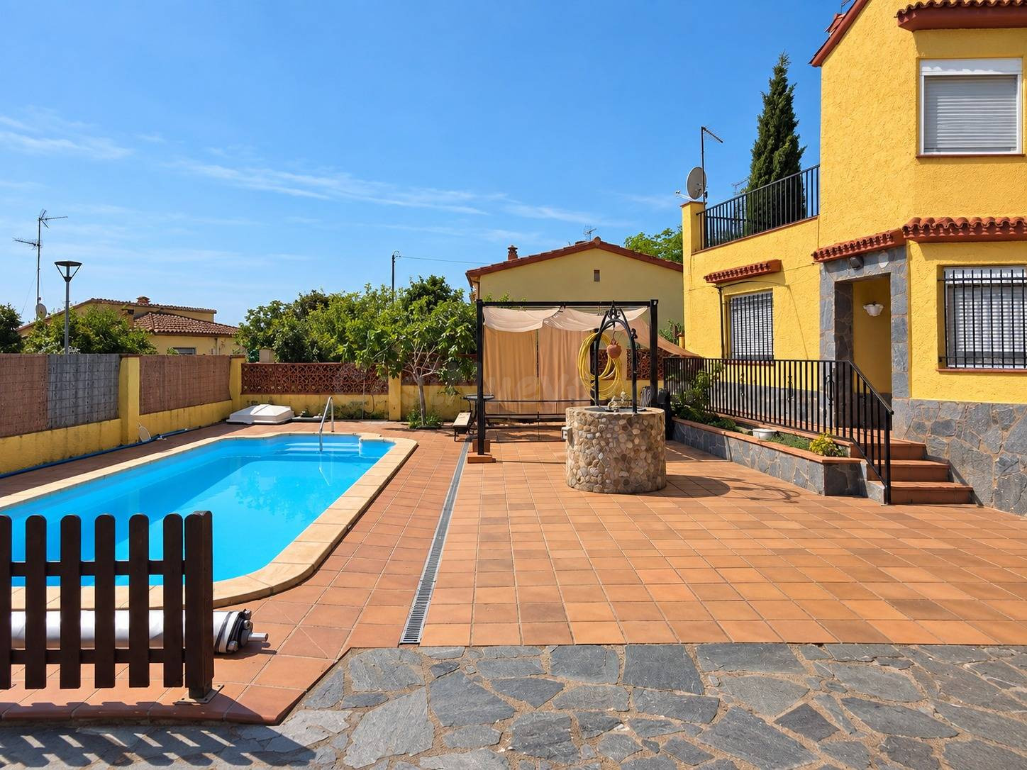 Casa con jardín y piscina en venta en Sant Miquel de Fluvià - foto 3