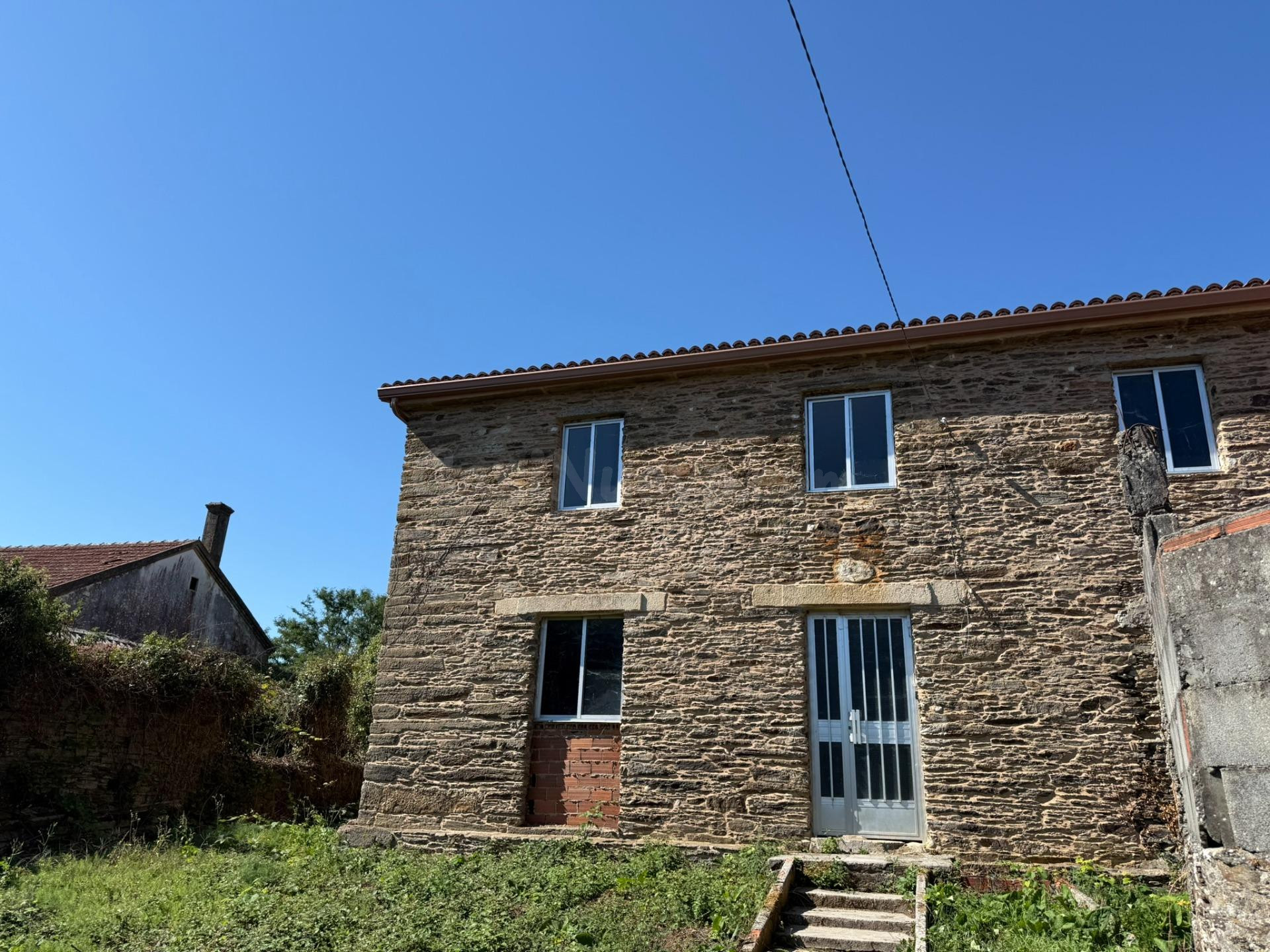 CASA CON FINCA DE 900 M2, EN TOURO, A 20 MIN DE SANTIAGO