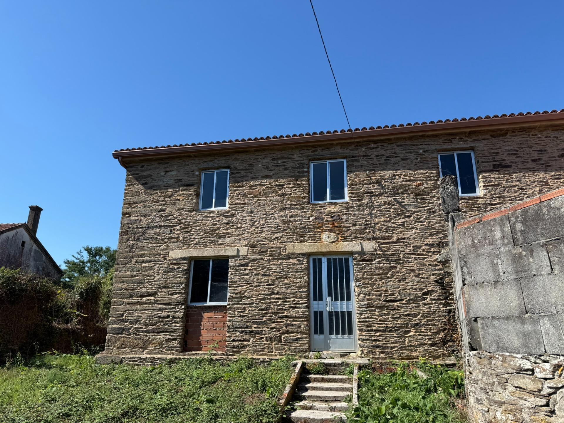 CASA CON FINCA DE 900 M2, EN TOURO, A 20 MIN DE SANTIAGO - foto 2