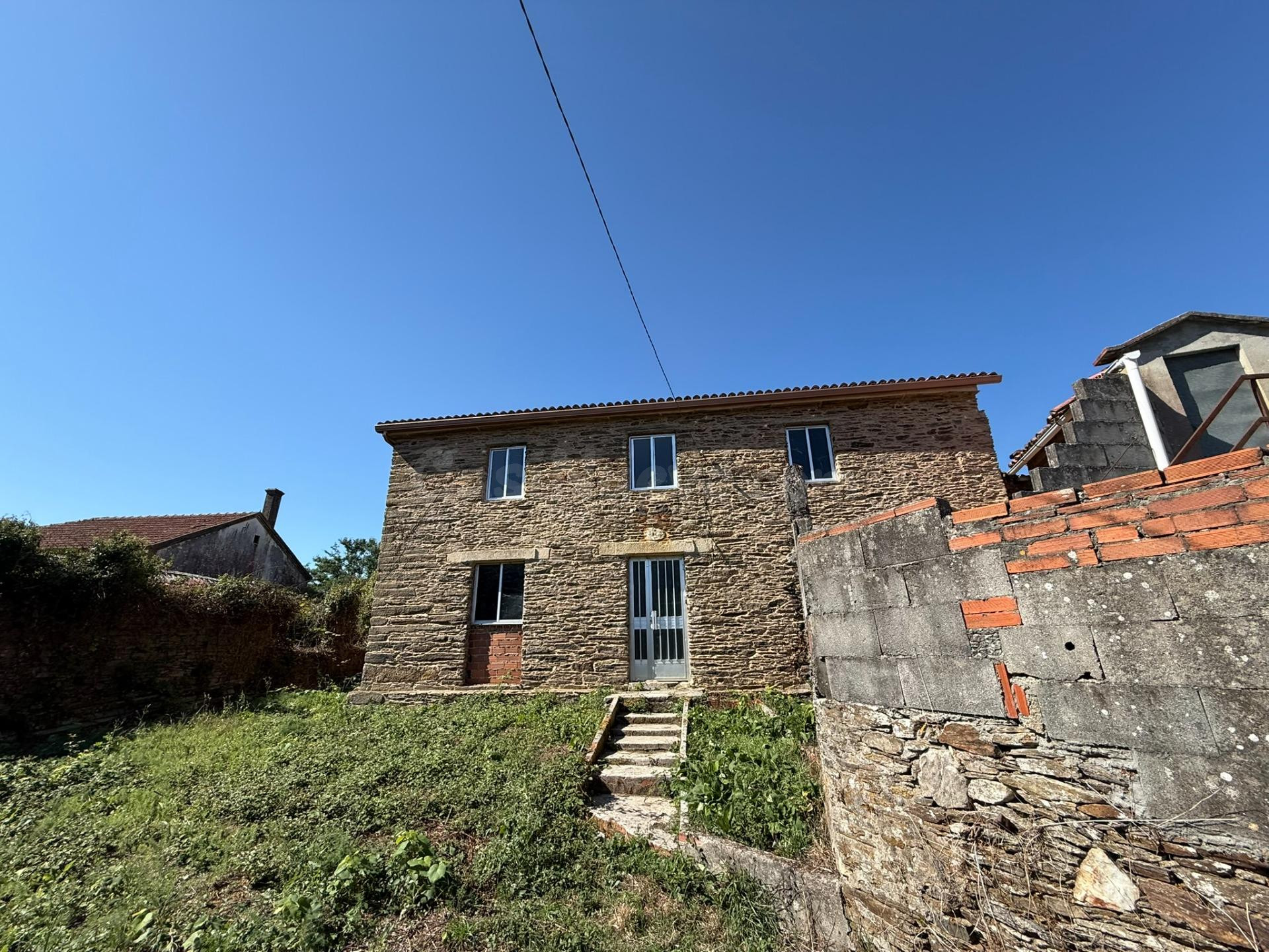 CASA CON FINCA DE 900 M2, EN TOURO, A 20 MIN DE SANTIAGO - foto 4