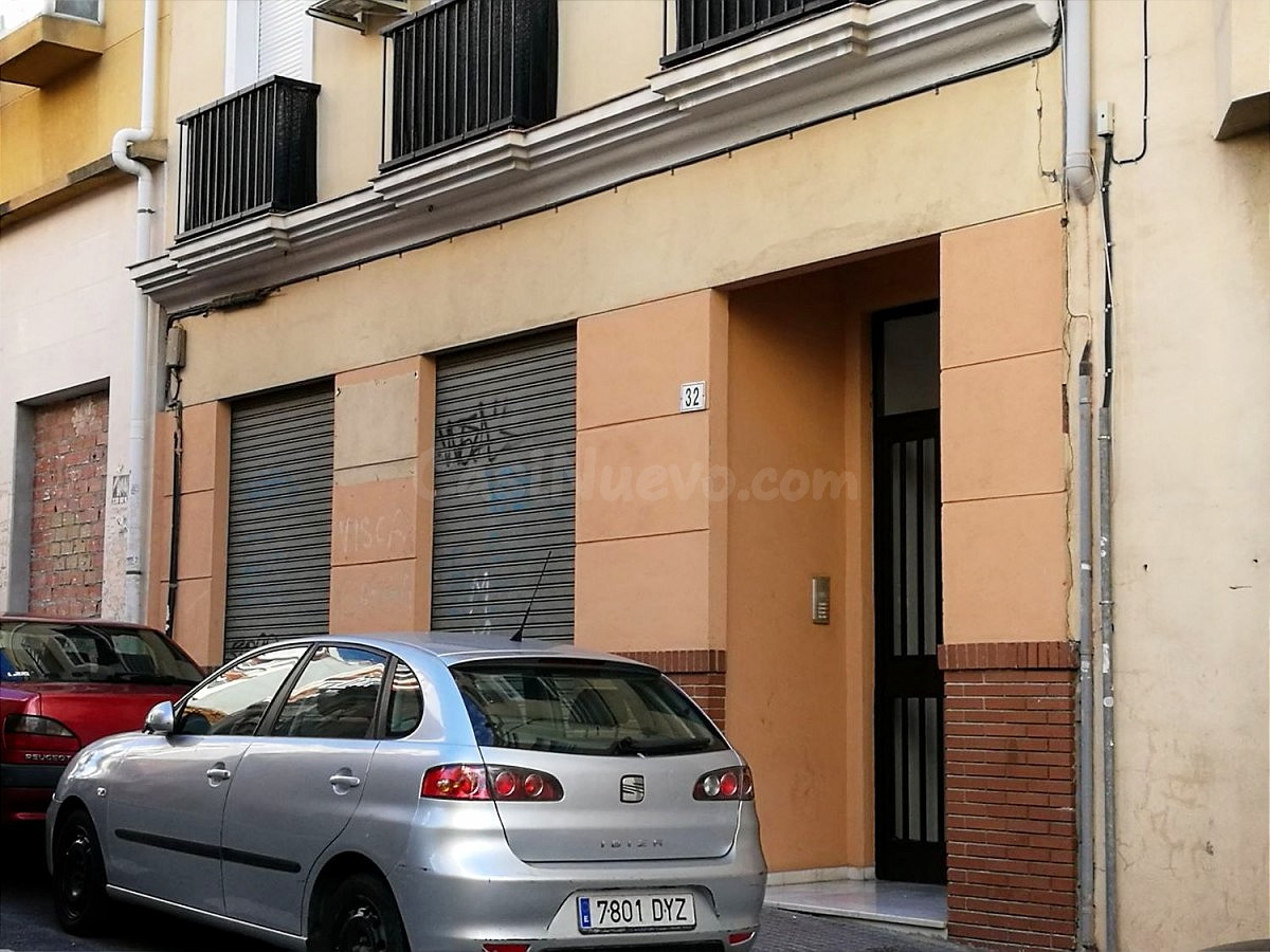 LOCAL EN CALLE CAPUCHINOS EN BRUTO APTO PARA CUALQUIER NEGOCIO