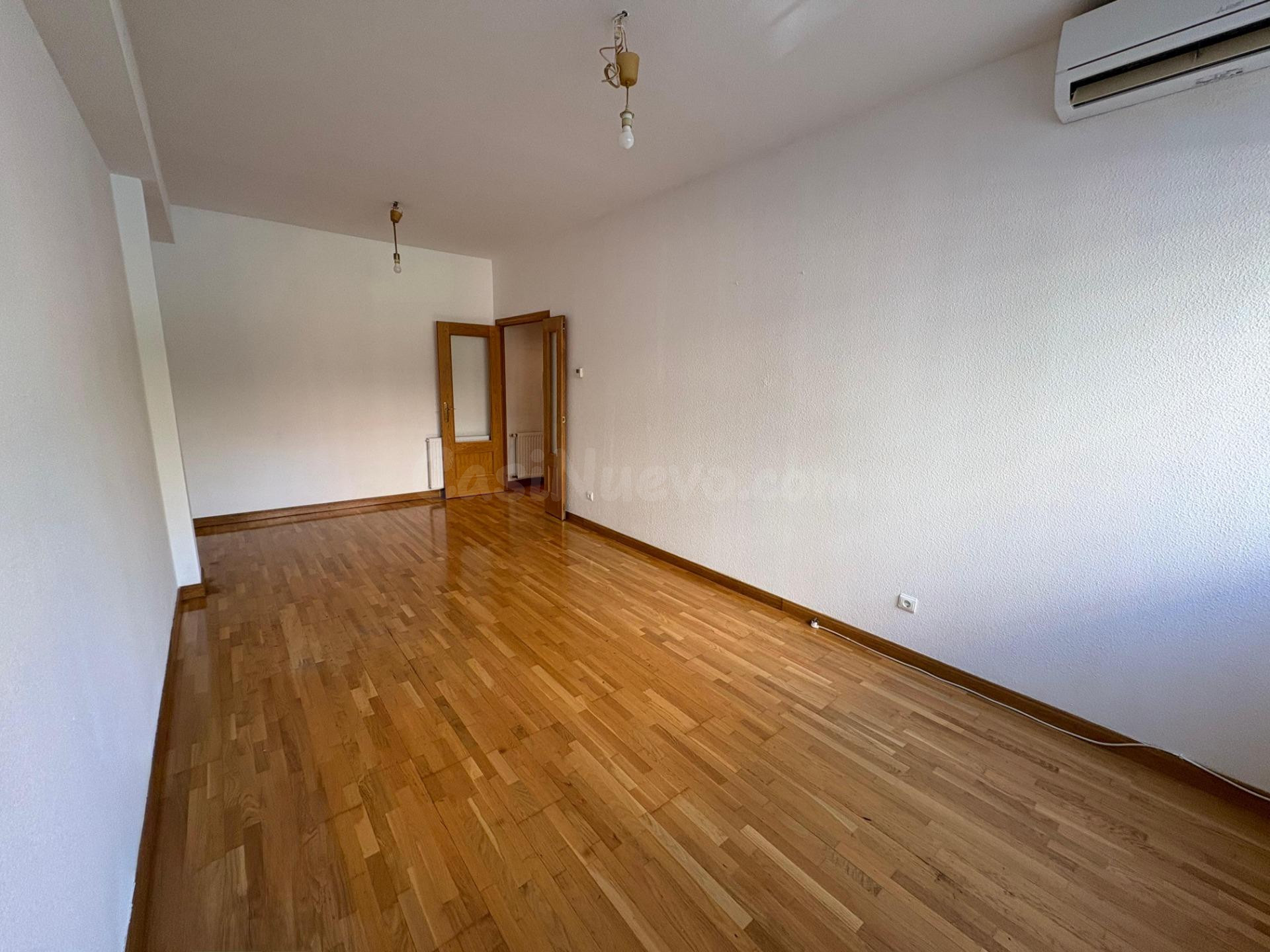 Planta baja 3 habitaciones 143m² en venta - Valdepelayo-Mont - foto 2