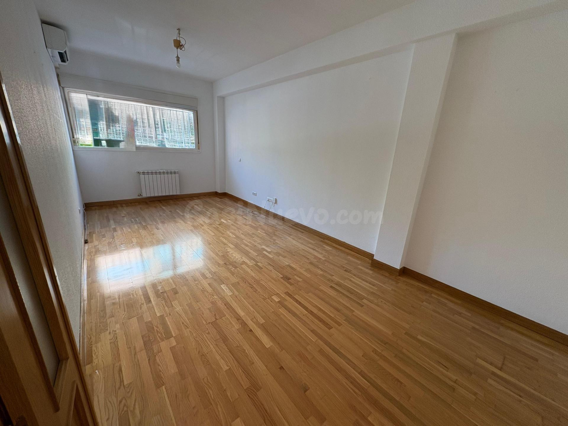 Planta baja 3 habitaciones 143m² en venta - Valdepelayo-Mont - foto 3