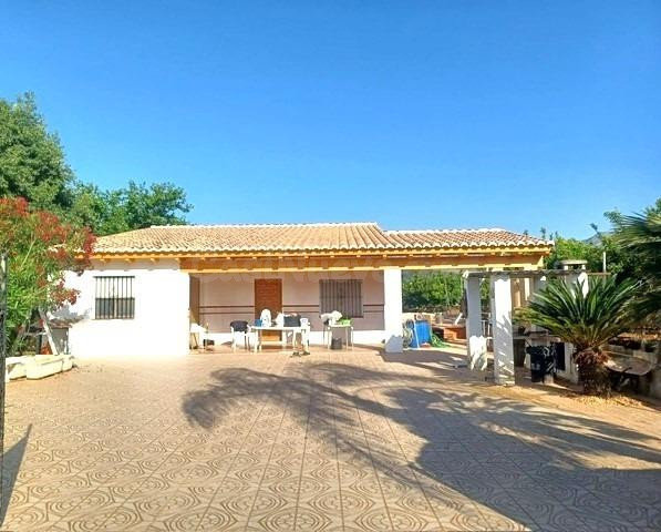 Chalet situado en Marxuquera con mucho terreno en plena prod
