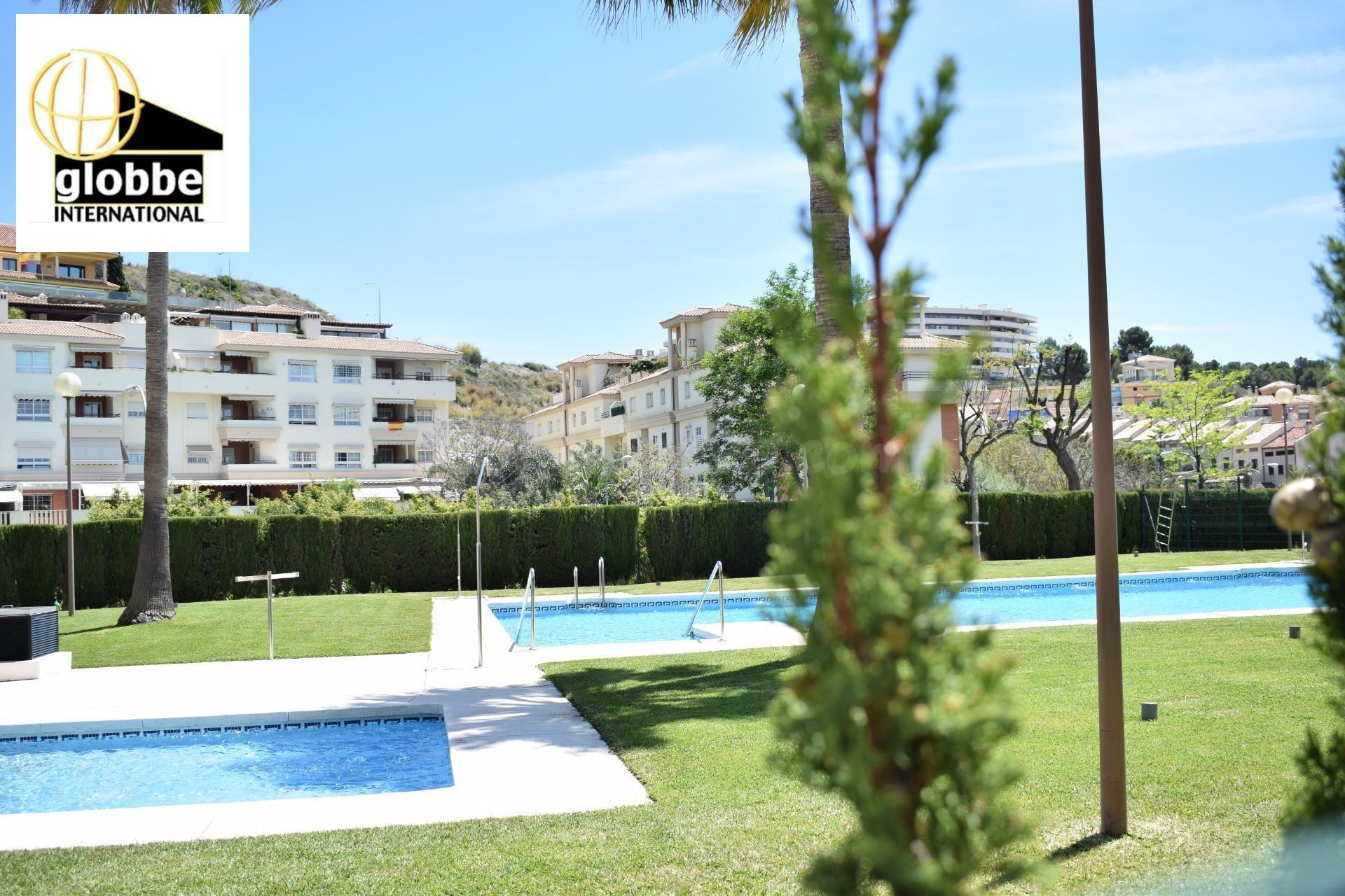 Exclusivo Ático Seminuevo en Limonar, Málaga - Vistas Incomp