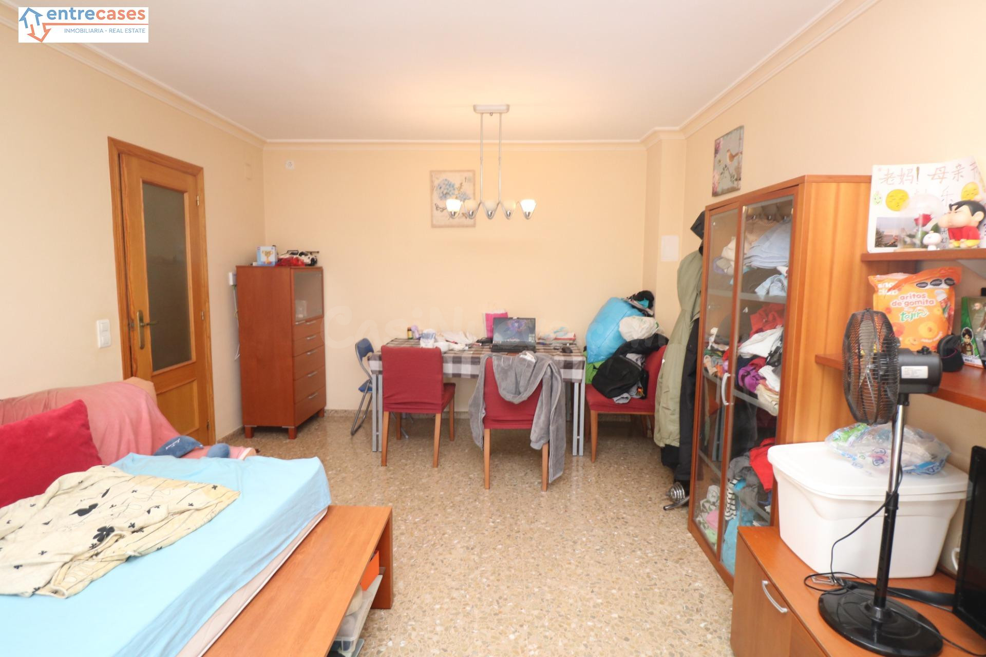 ¡Amplio piso de 3 habitaciones en Canet Pueblo! - foto 4
