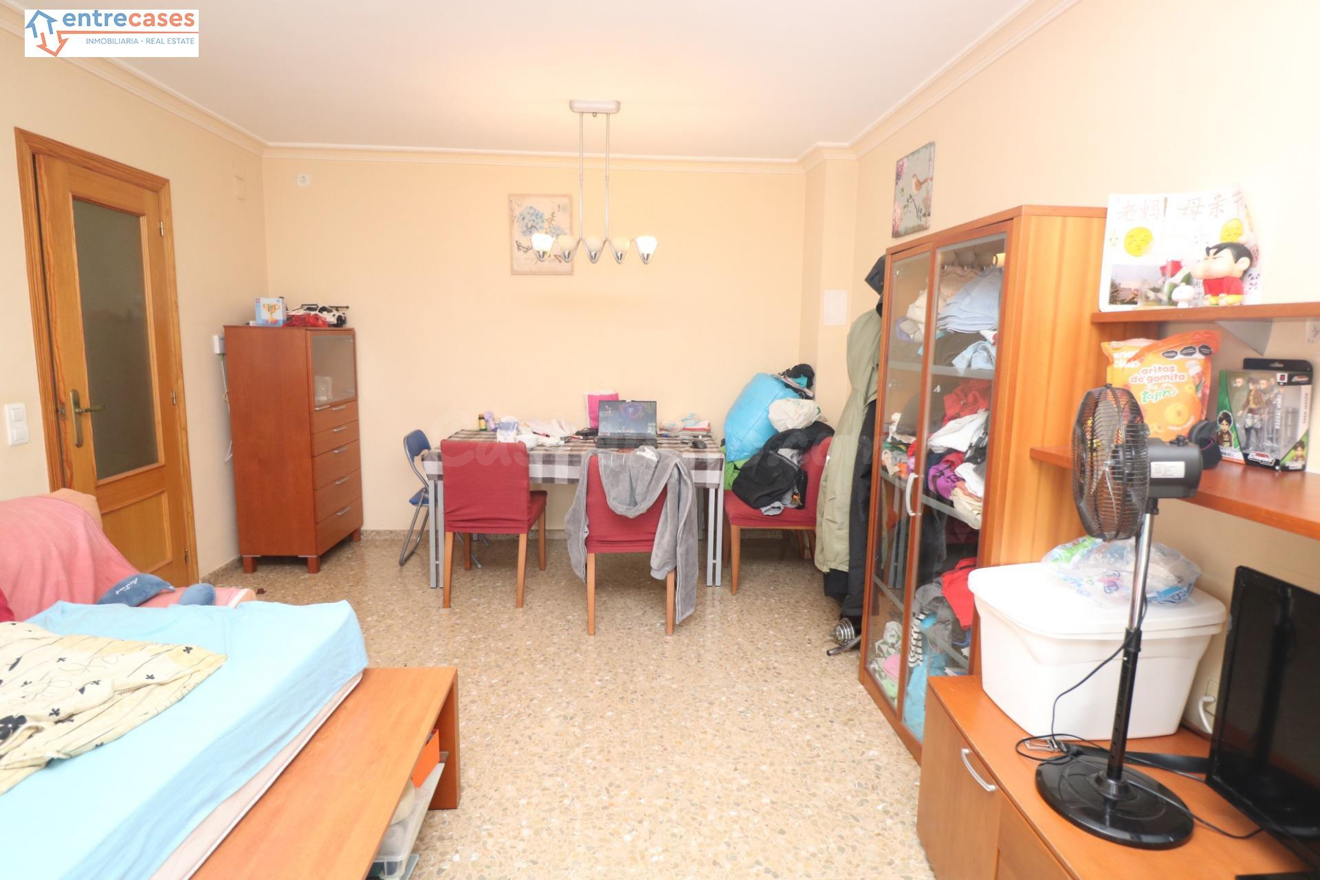 ¡Amplio piso de 3 habitaciones en Canet Pueblo! - foto 5