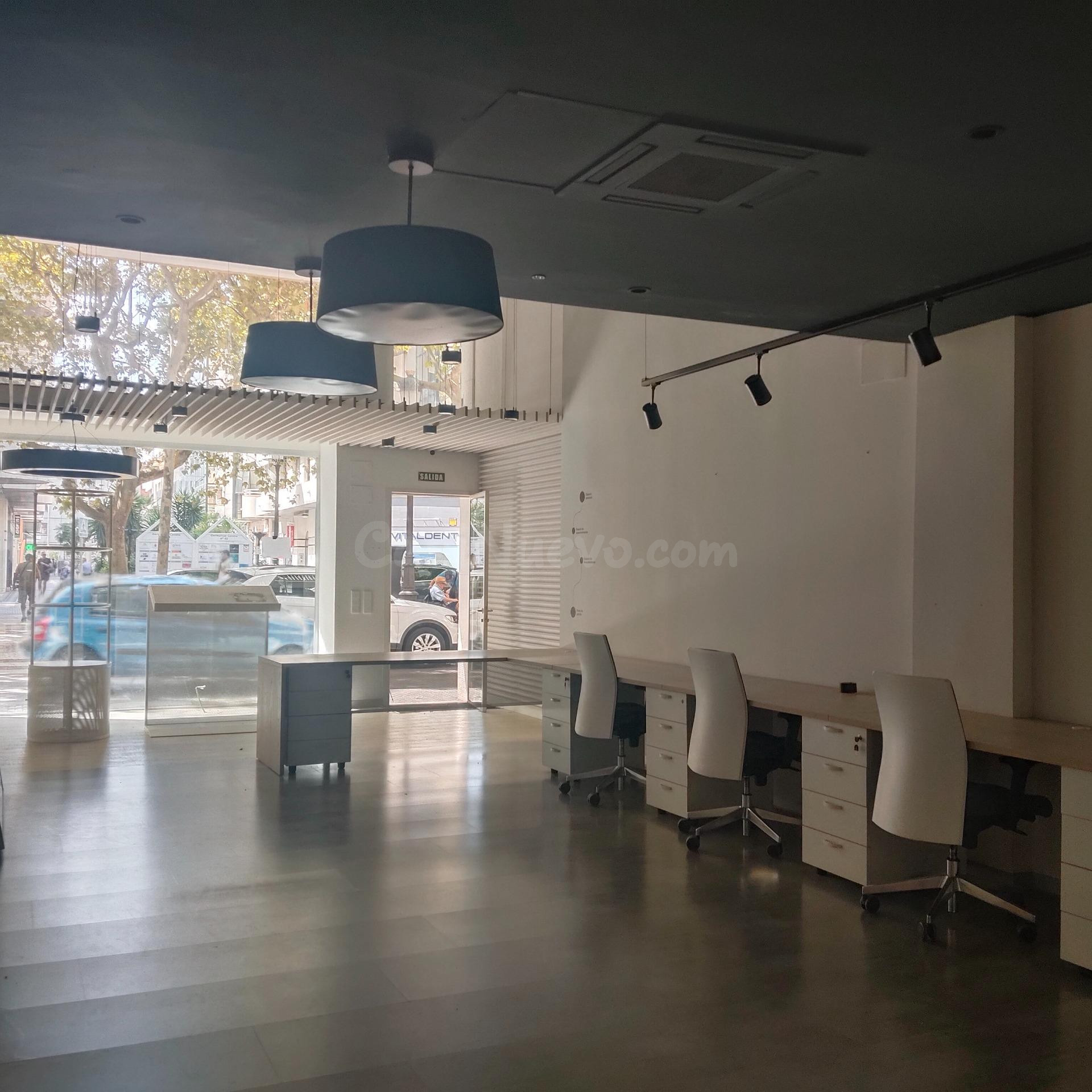 Amplio Local Comercial en el Corazón de Gandia - foto 2