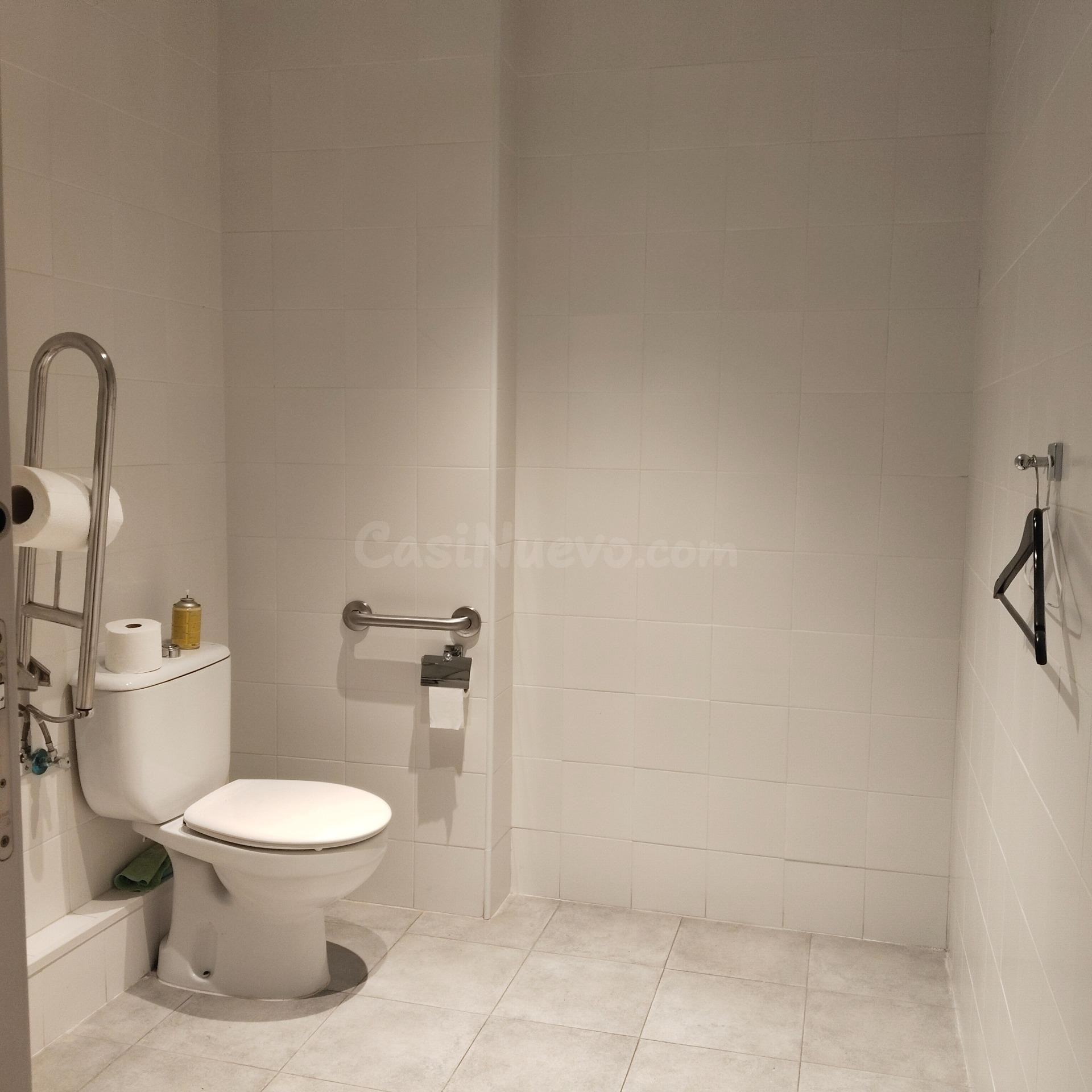 Amplio Local Comercial en el Corazón de Gandia - foto 4