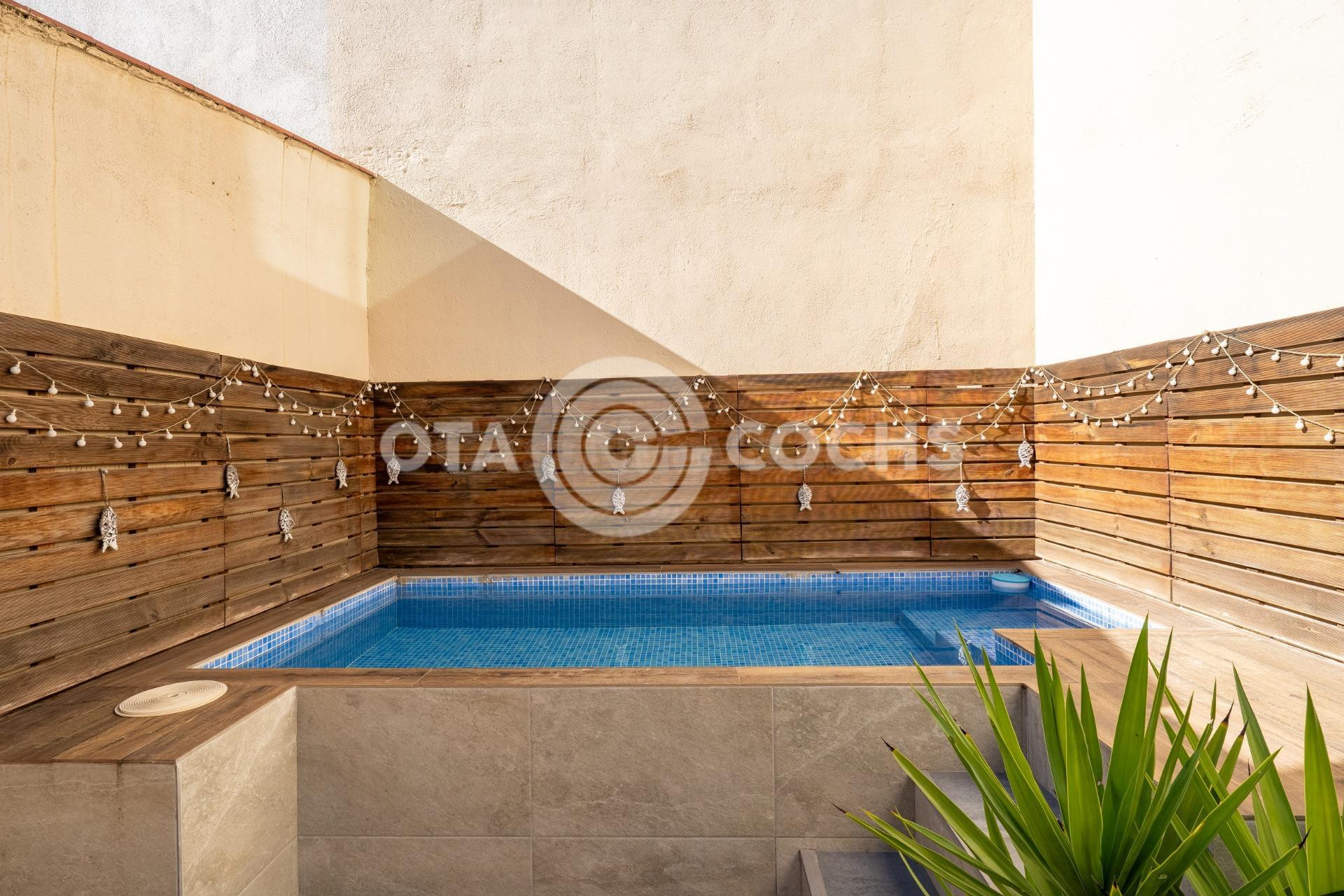 EXCLUSIVA CASA DE DISEÑO CON PISCINA PRIVADA EN REUS