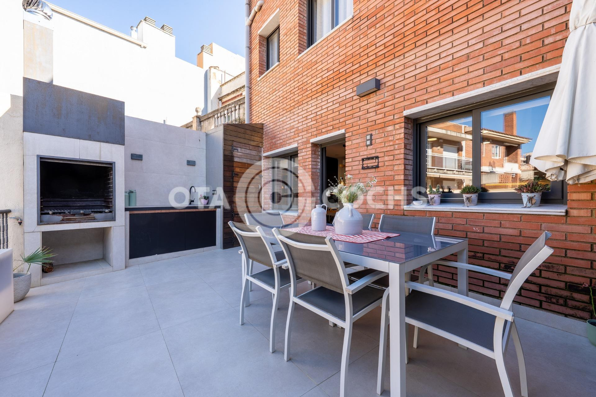 EXCLUSIVA CASA DE DISEÑO CON PISCINA PRIVADA EN REUS - foto 4