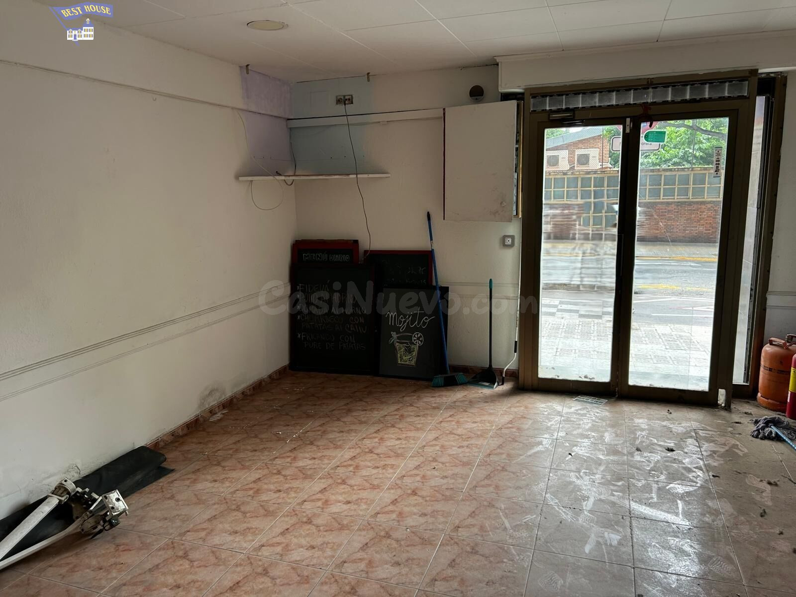 OPORTUNIDAD EN SANT ANDREU DE PALOMAR, LOCAL COMERCIAL CON POSIBILIDAD DE CAMBIO DE USO A VIVIENDA