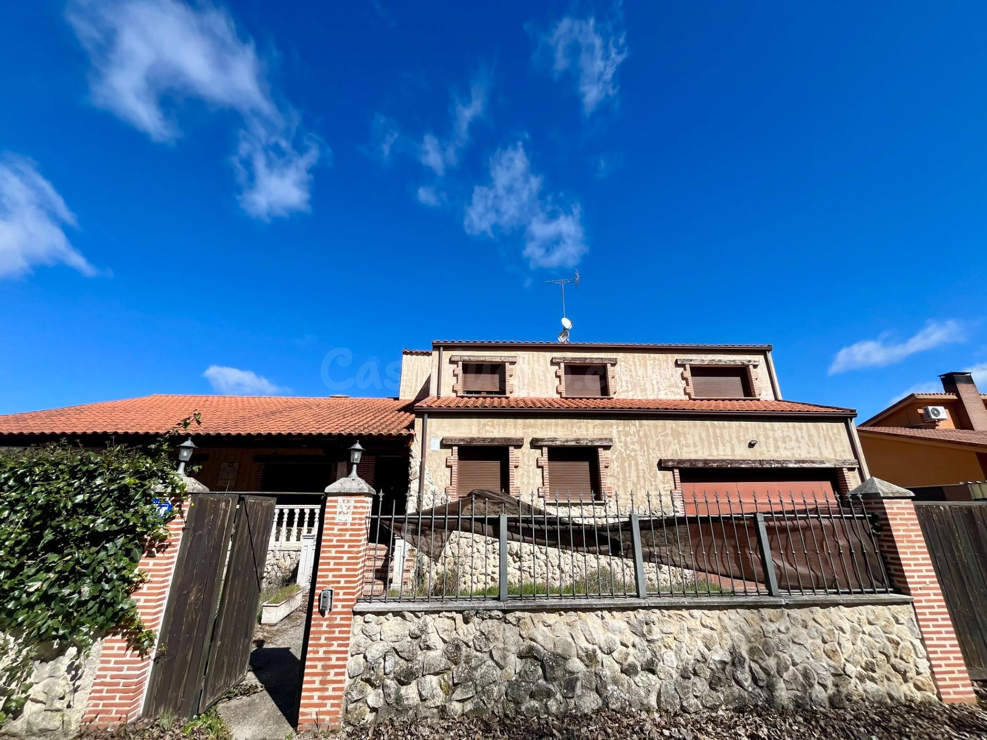Chalet independiente en urbanización cerca de Tudela de Duer - foto 3