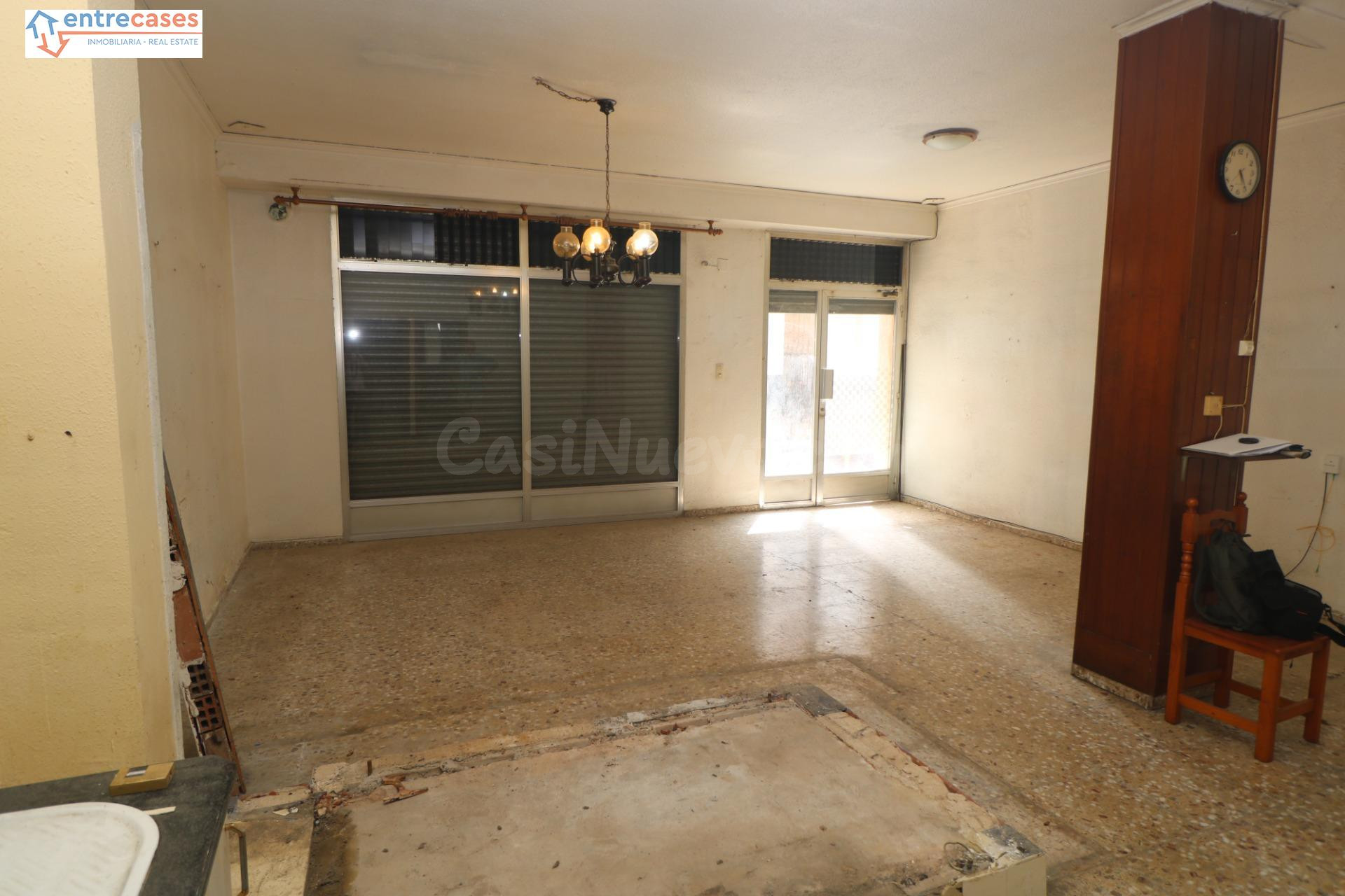 LOCAL COMERCIAL 98 m2 ÚTILES + GRAN ESCAPARATE | SAGUNTO - foto 2