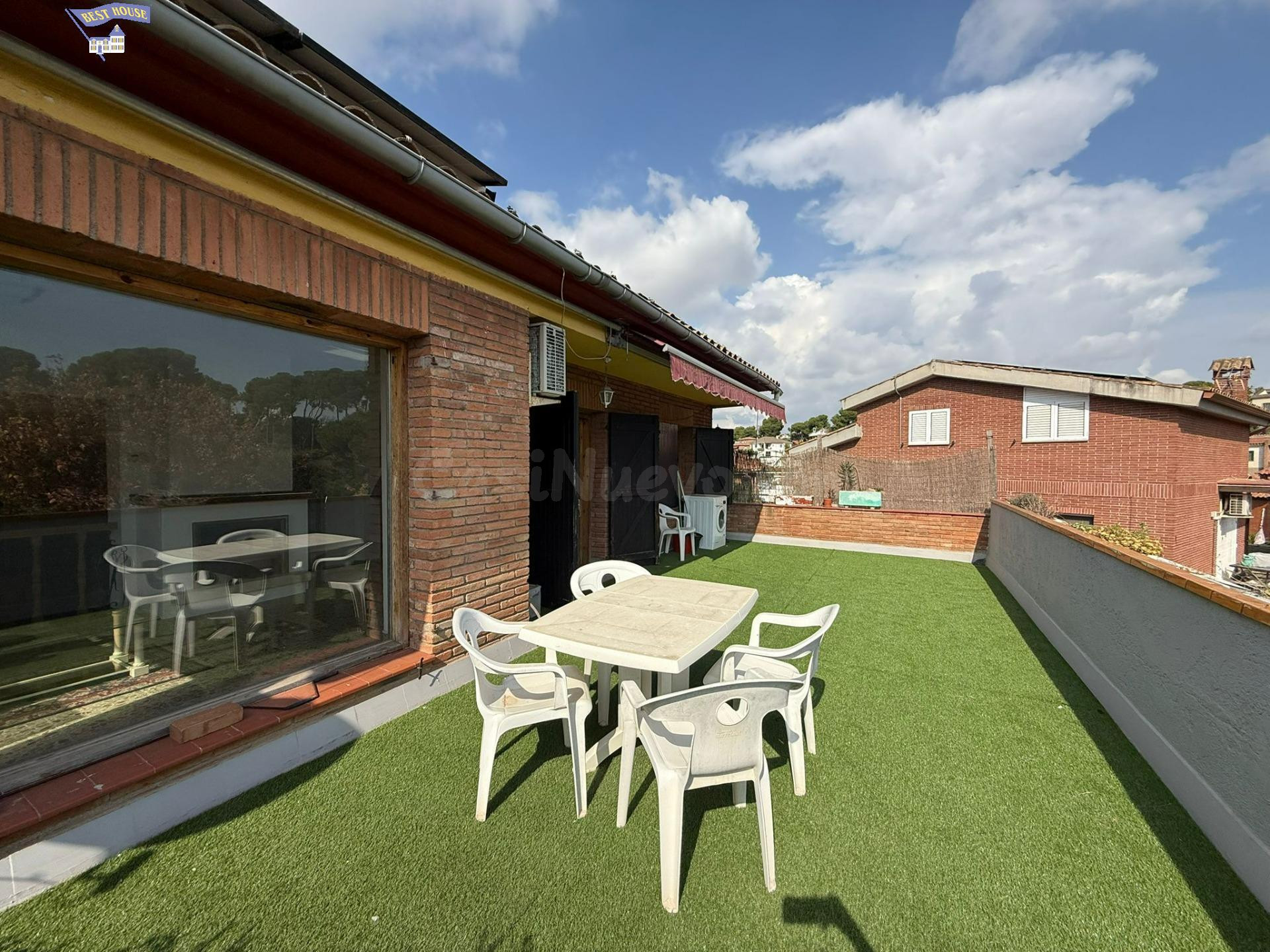 IMPRESIONANTE CASA EN BARBERA DEL VALLES - ZONA CAN GORGS II