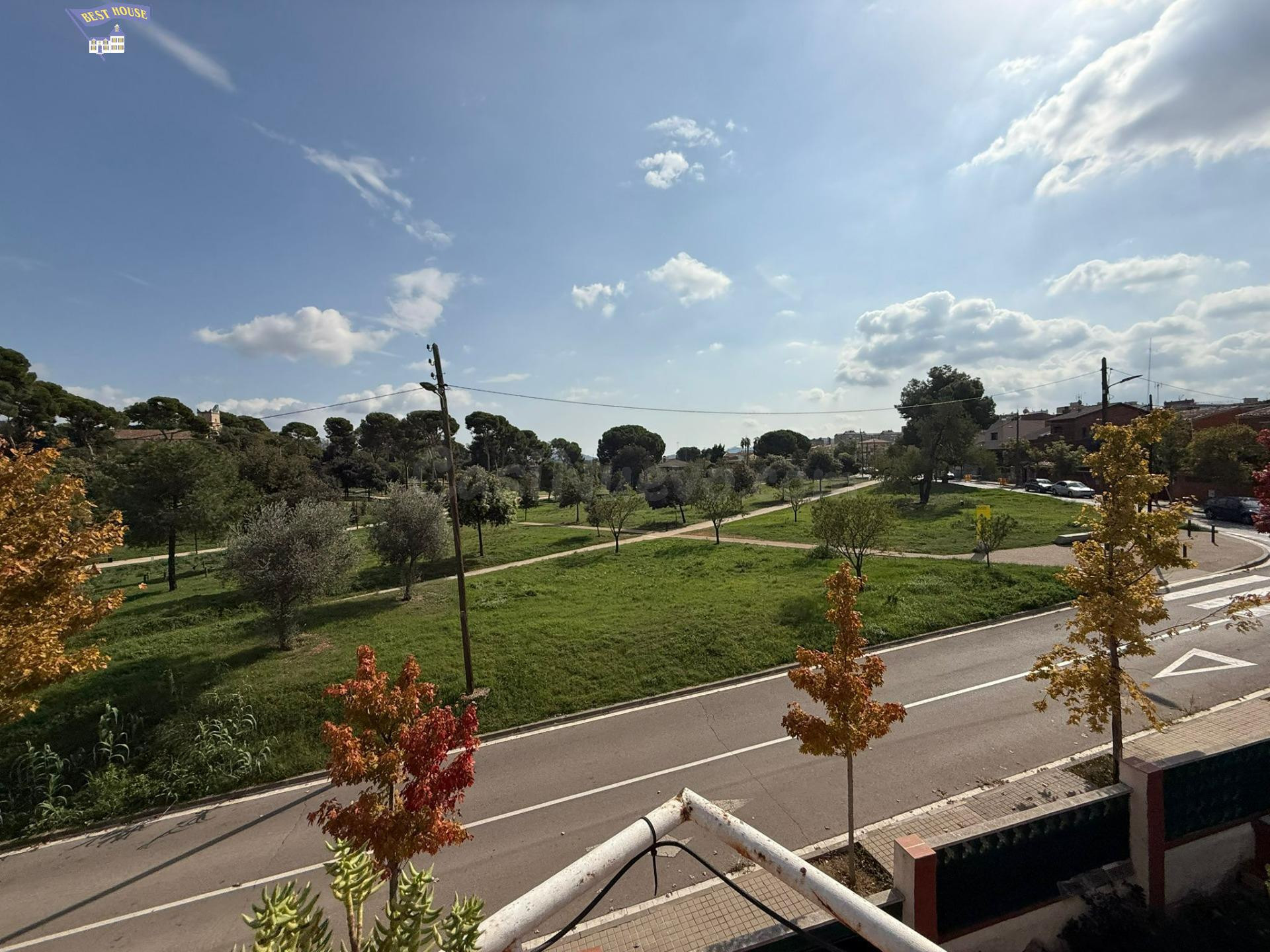 IMPRESIONANTE CASA EN BARBERA DEL VALLES - ZONA CAN GORGS II - foto 4
