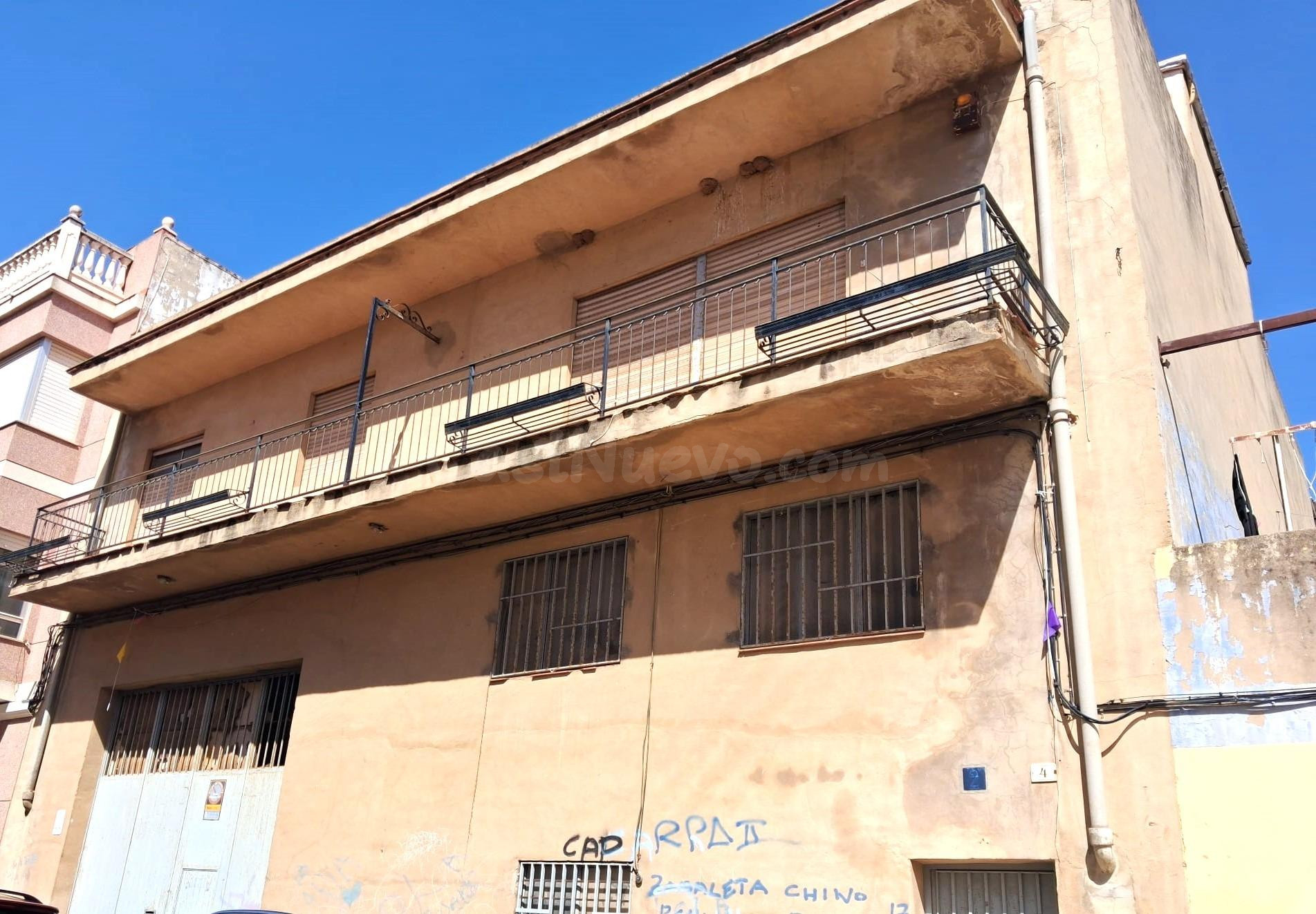 Edificio en venta situado en zona tranquila rodeado de servi - foto 2