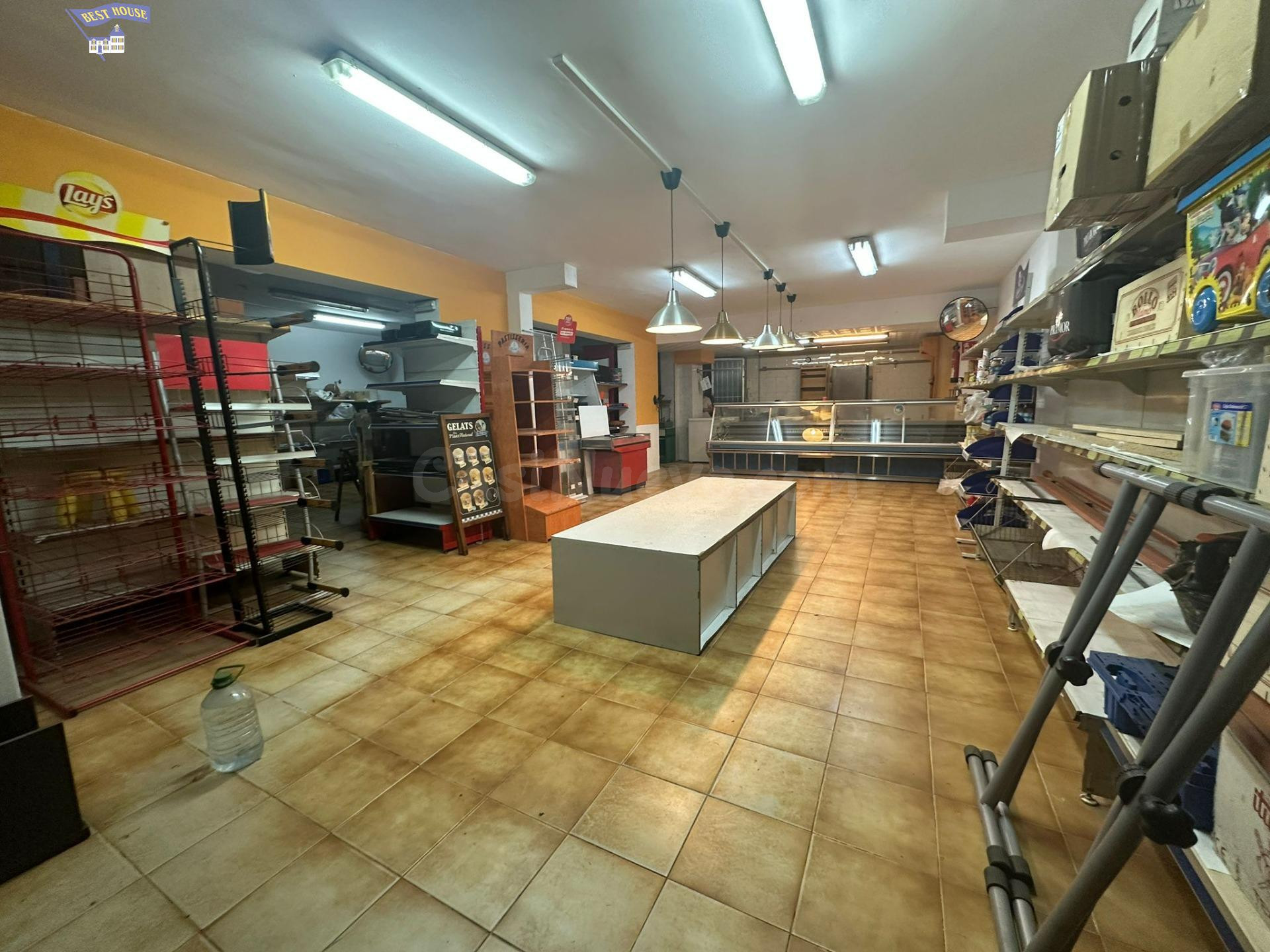 OPORTUNIDAD LOCAL COMERCIAL EN EL CORAZÓN DE RIPOLLET - foto 2