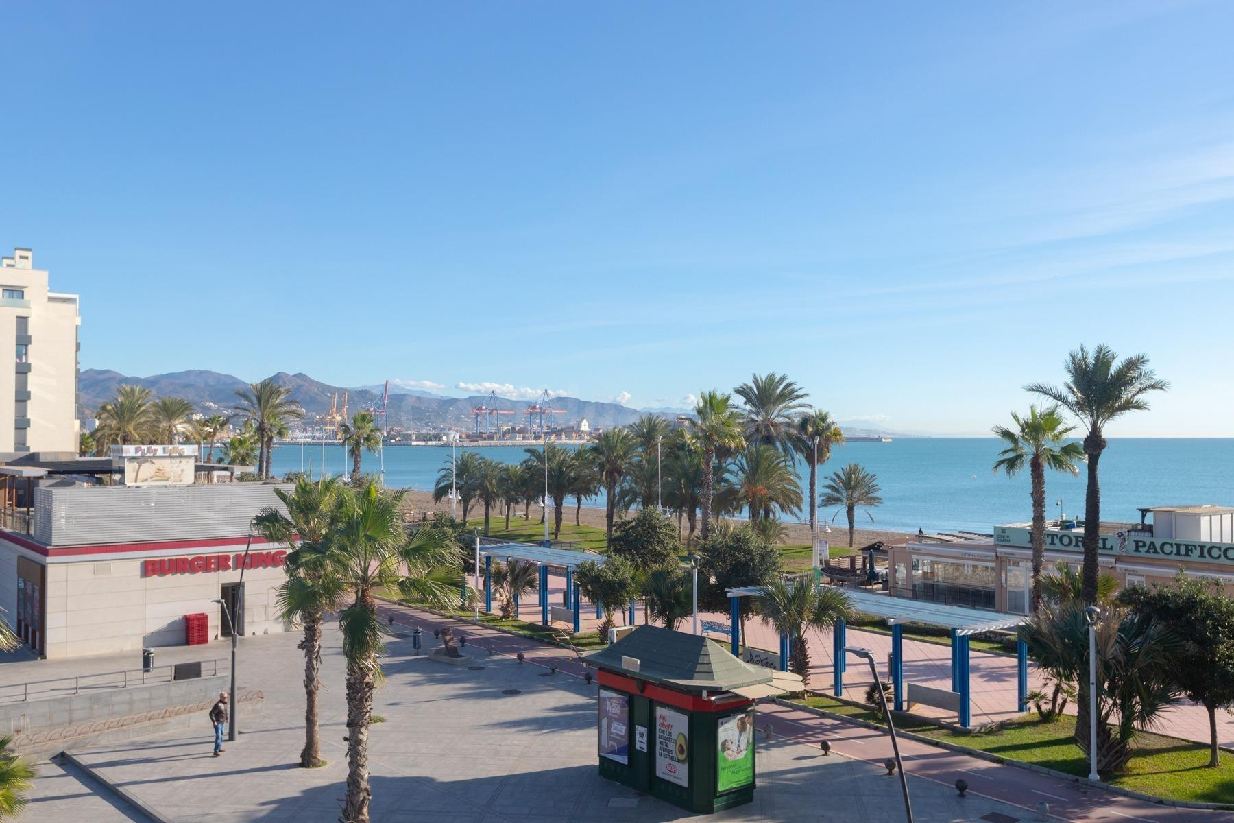 Elegante Piso Seminuevo en Málaga - Pacífico €623,500