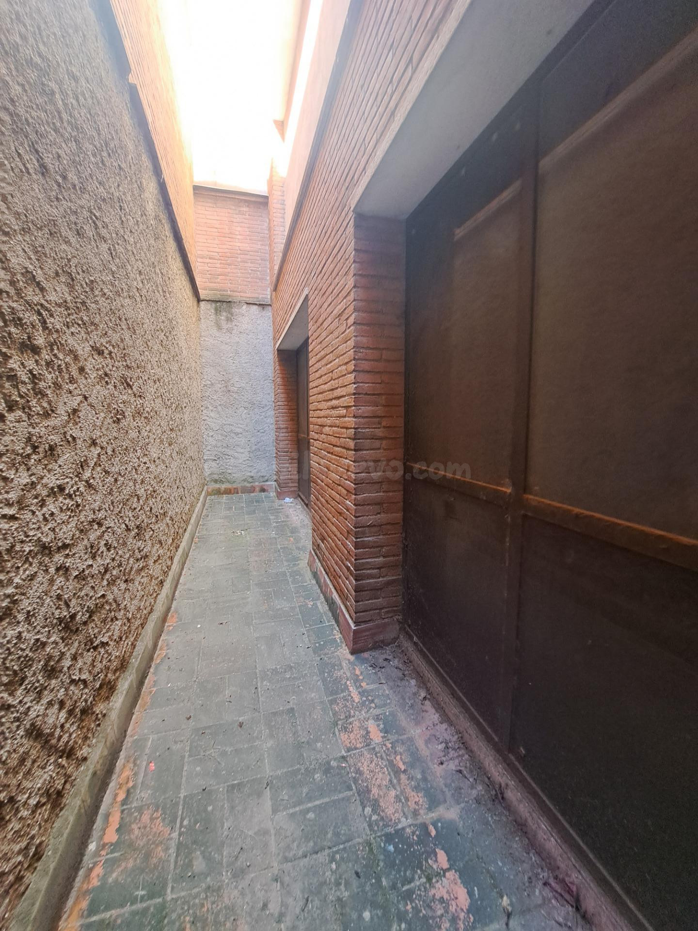 LOCAL DIAFANO Y AMPLIO EN EL CENTRO DE MARTORELL - foto 3