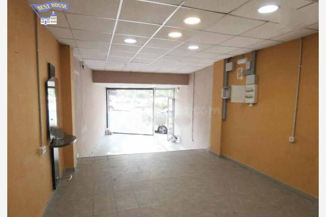 AMPLIO LOCAL COMERCIAL UBICADO EN PLENO CORAZON DE CERDANYOL