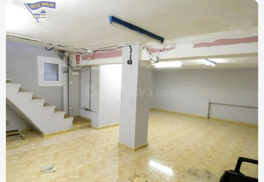 AMPLIO LOCAL COMERCIAL UBICADO EN PLENO CORAZON DE CERDANYOL - foto 2