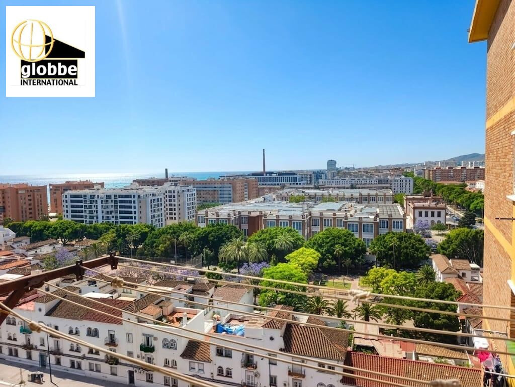 Piso en Huelin, Málaga - Oportunidad de Reforma a Solo €289,000