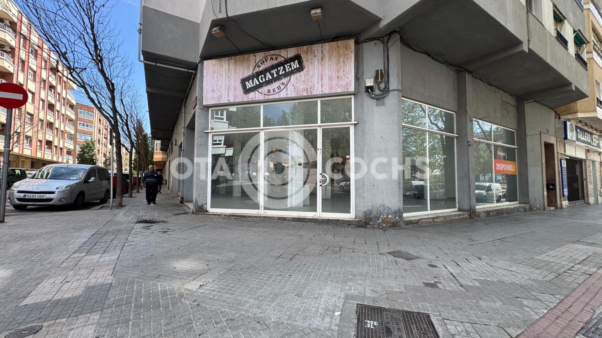 LOCAL COMERCIAL EN VENTA Y ALQUILER - foto 2