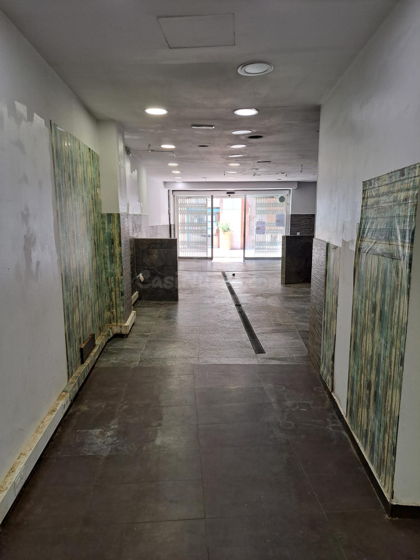 AMPLIO LOCAL COMERCIAL EN EL CENTRO DE LA VILA DE 100MTS. - foto 3