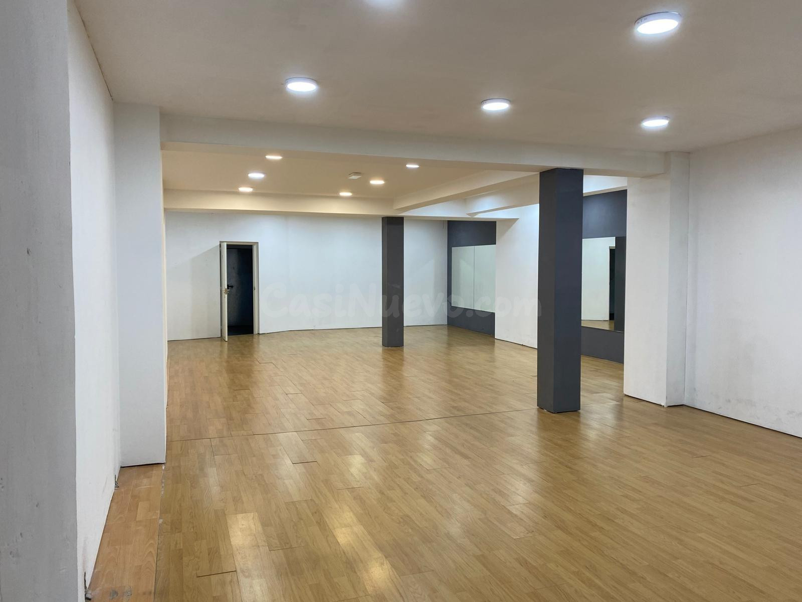LOCAL COMERCIAL TOTALMENTE REFORMADO, INSONORIZADO, 1 BAÑO Y - foto 4