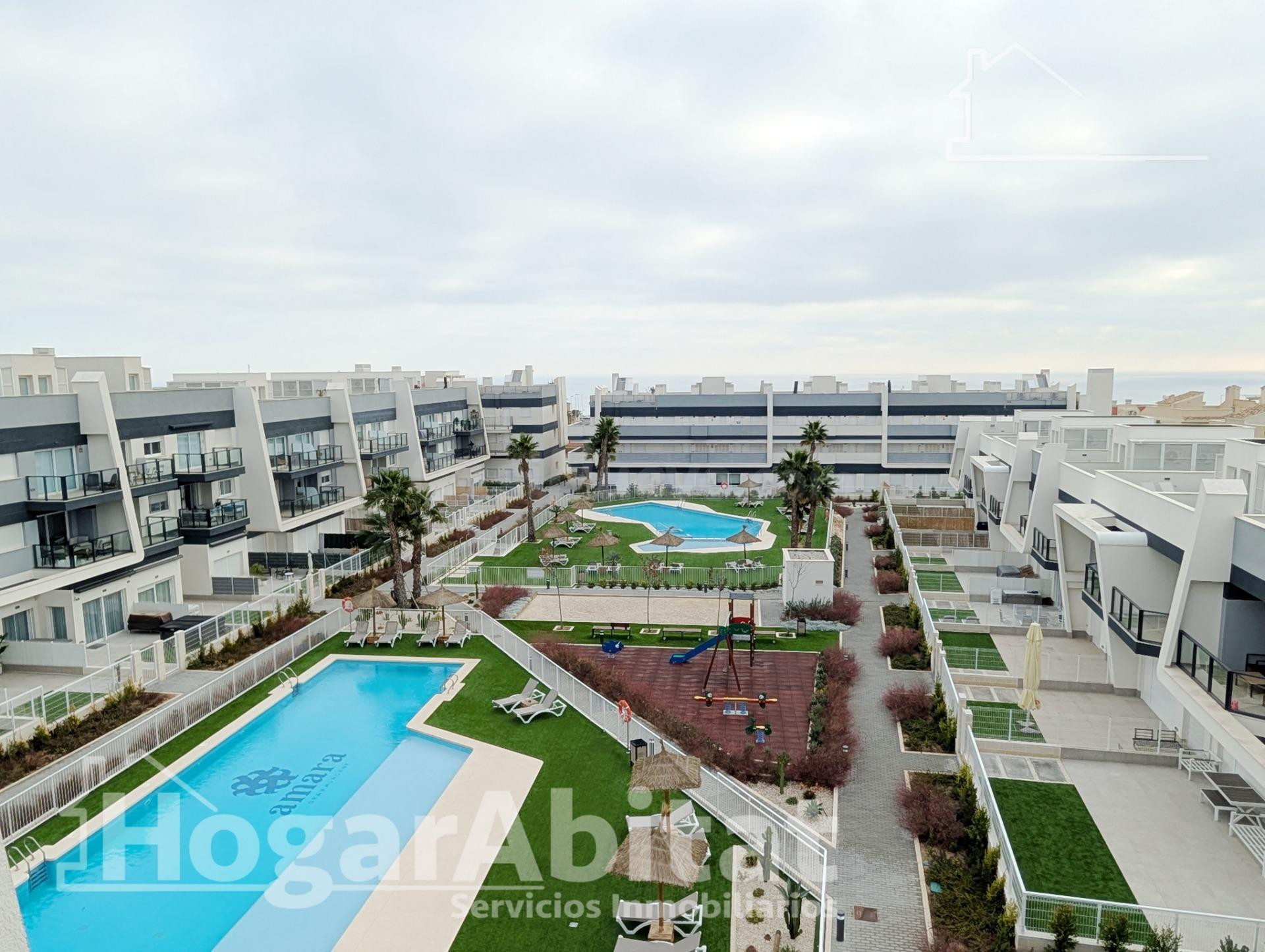 PRECIOSO ÁTICO SEMINUEVO CON PISCINA, GARAJE Y TRASTERO