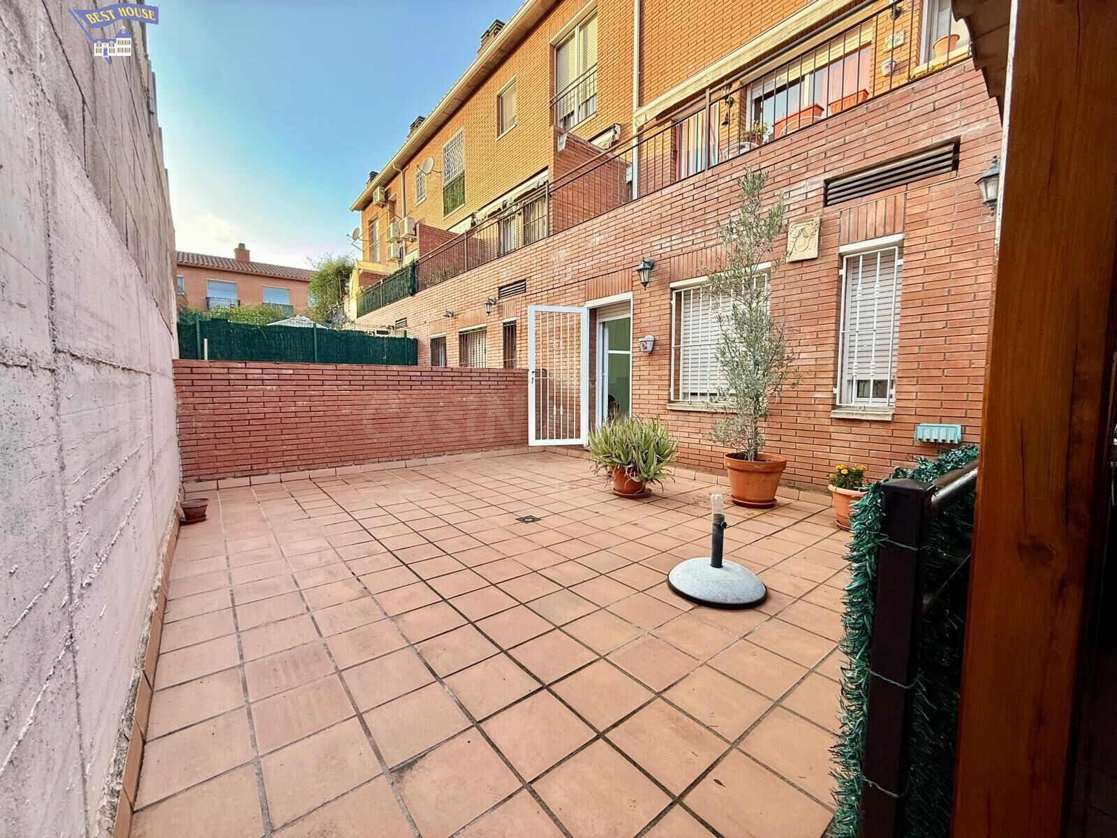 CASA EXCLUSIVA CON CARÁCTER, AMPLITUD Y LUMINOSIDAD EN SANTA