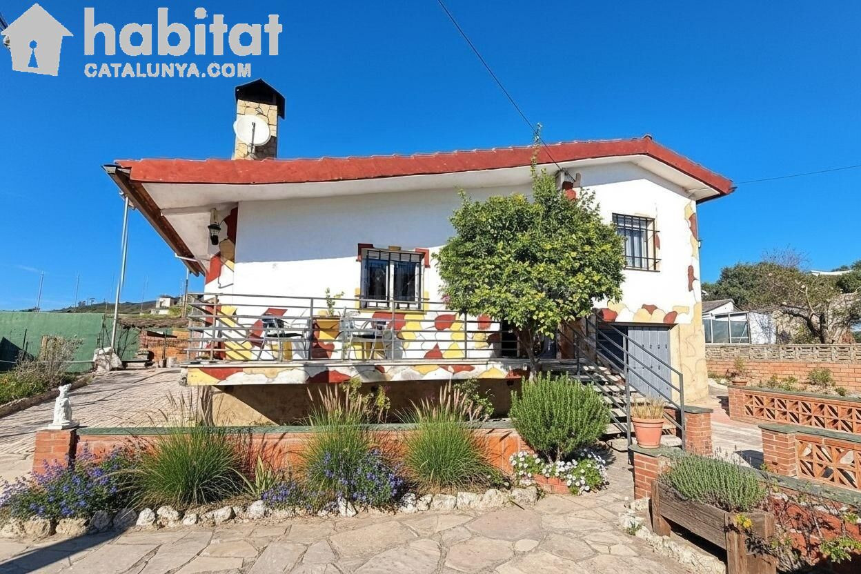 ESPECTACULAR CASA EN PLANTA CON PISCINA, TENIS Y PISTA FRONT