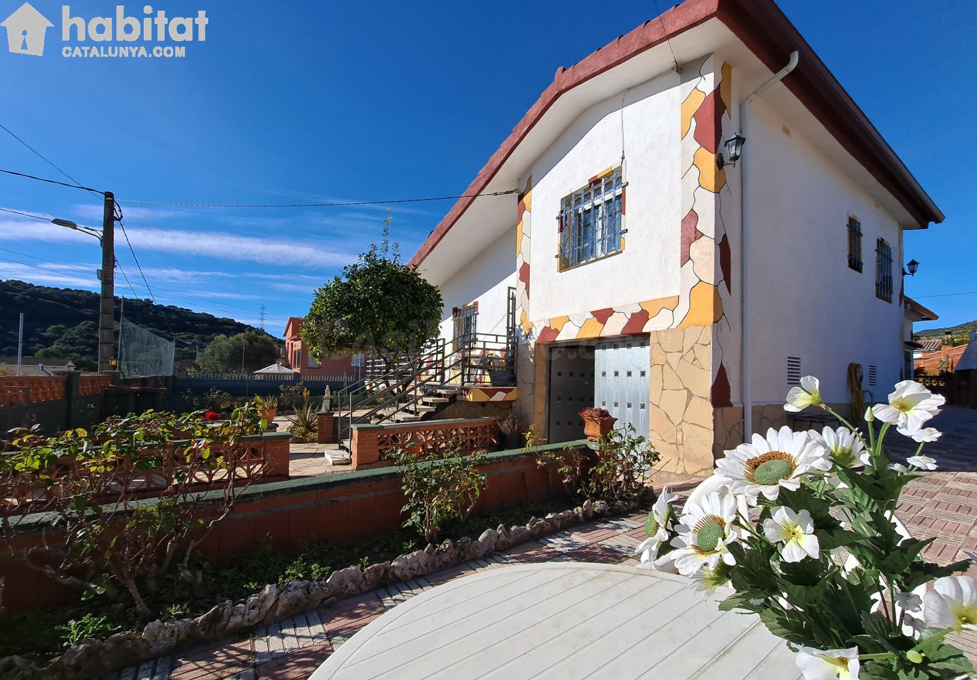 ESPECTACULAR CASA EN PLANTA CON PISCINA, TENIS Y PISTA FRONT - foto 3