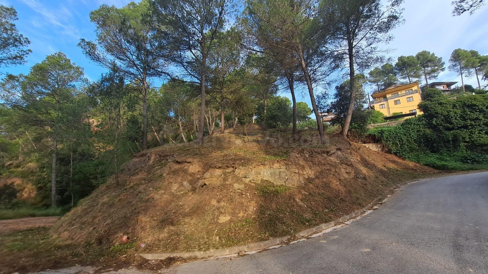 Parcela Urbana en Esparreguera: Oportunidad Única con Vistas - foto 4