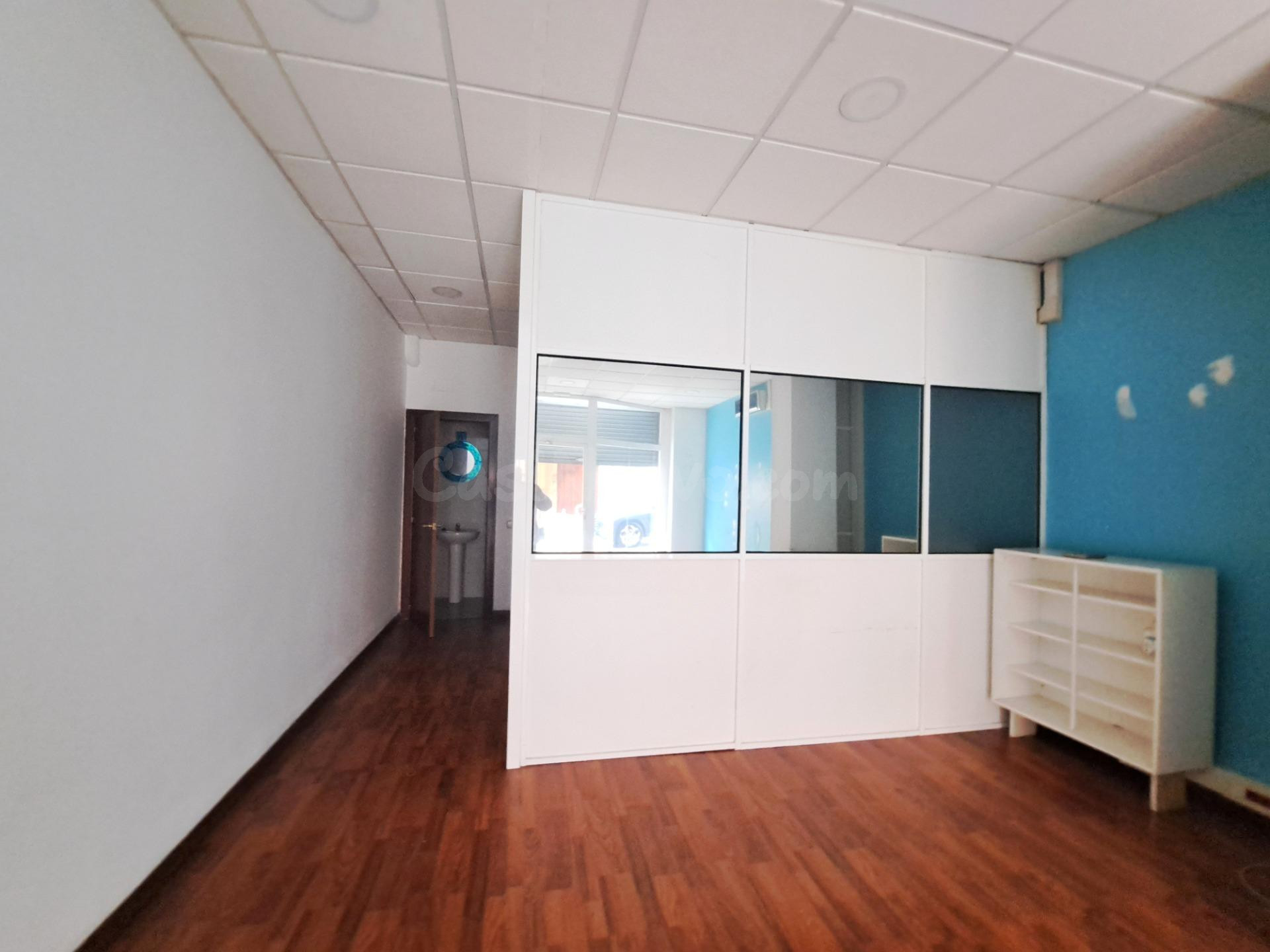 MAGNÍFICO LOCAL HABILITADO, IDEAL OFICINA O TIENDA ZONA TORR - foto 4