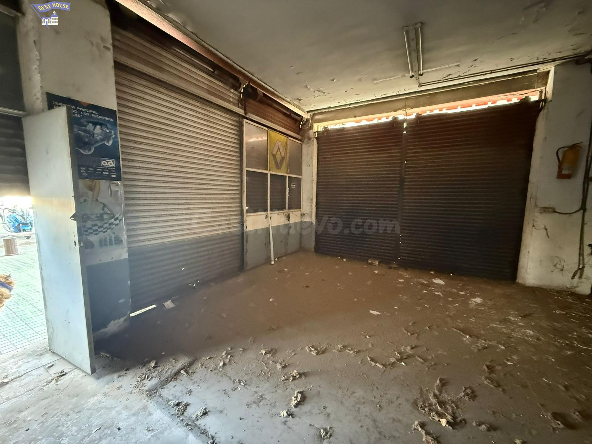 OPORTUNIDAD DE INVERSIÓN: LOCAL COMERCIAL EN LA VERNEDA I LA PAU, BARCELONA