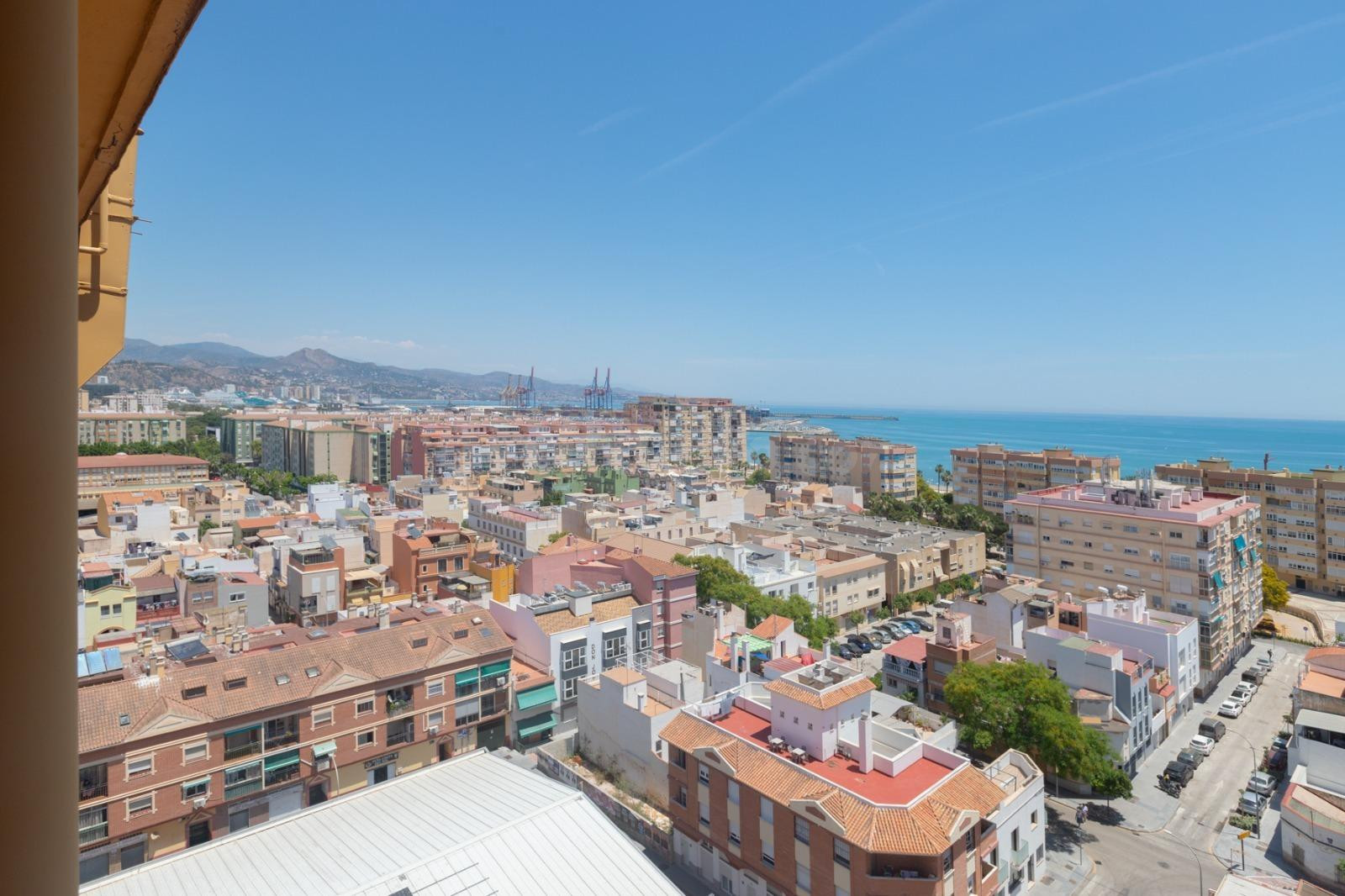 Piso en el corazón de Huelin, Málaga - Ideal para reformar por €299,000 - foto 2