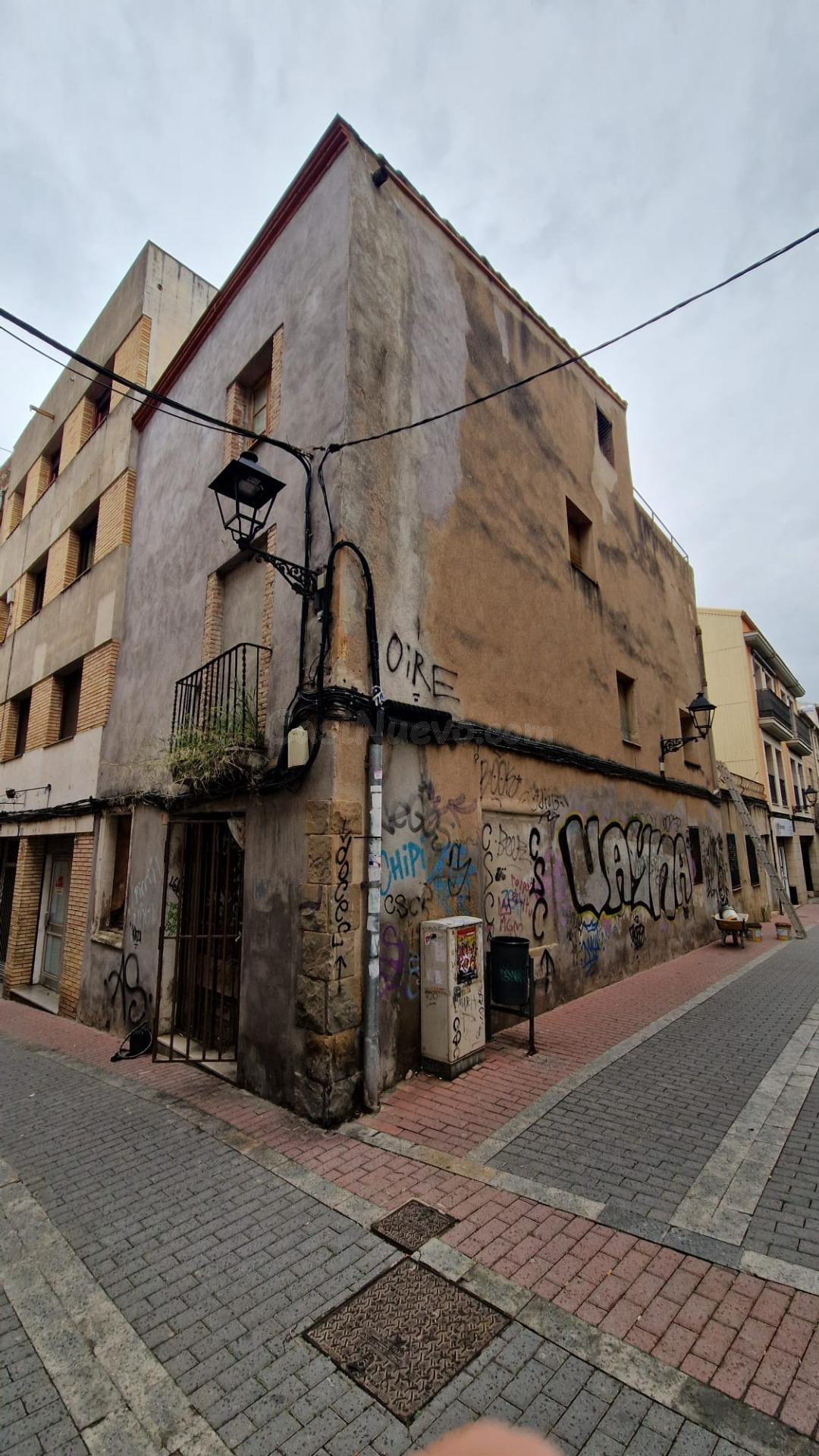 Casa Esquinera para Reformar en el Centro de Olesa de Montse - foto 5
