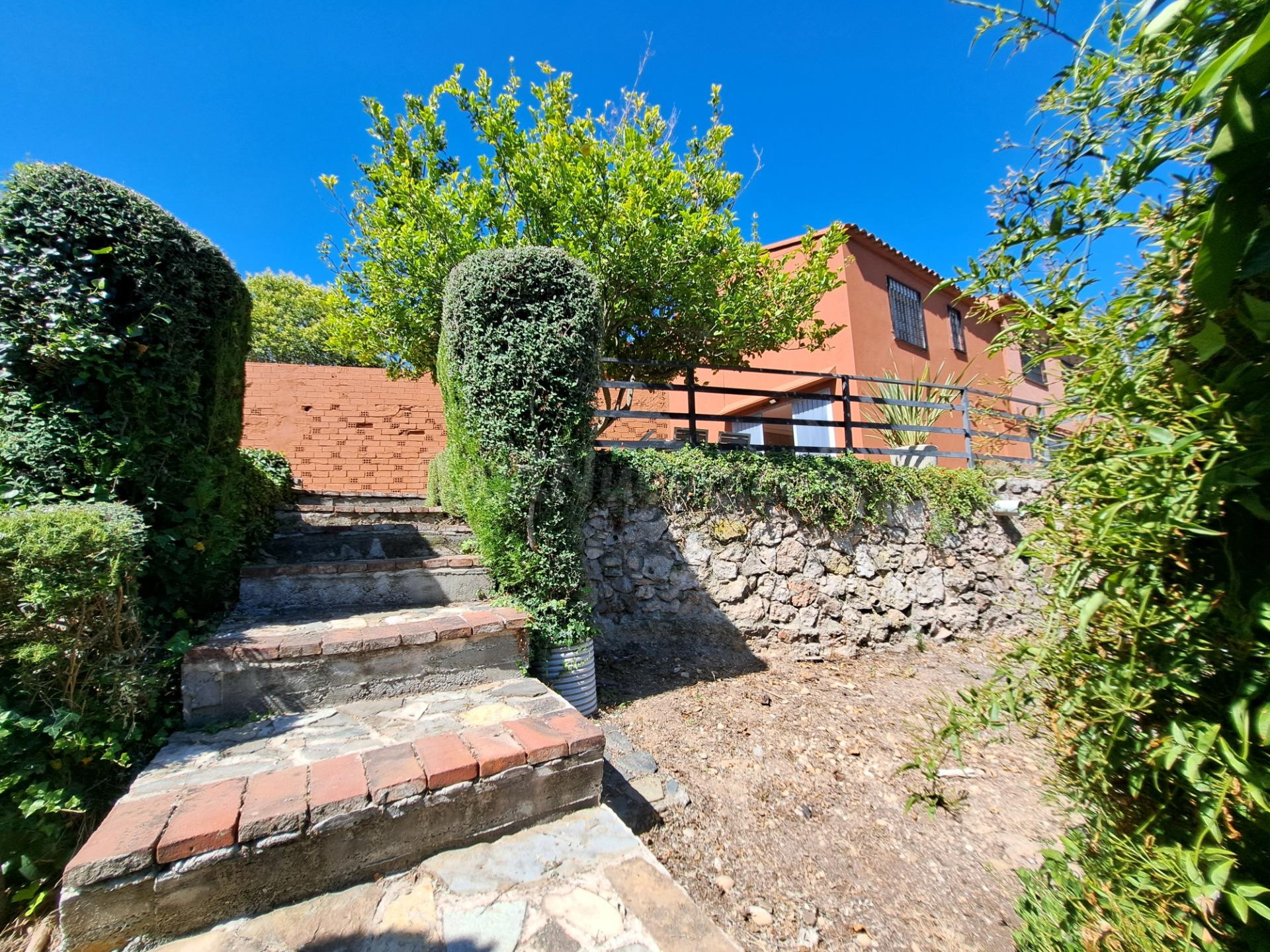 CASA A 4 VIENTOS CON PARCELA DE 8.177M2
