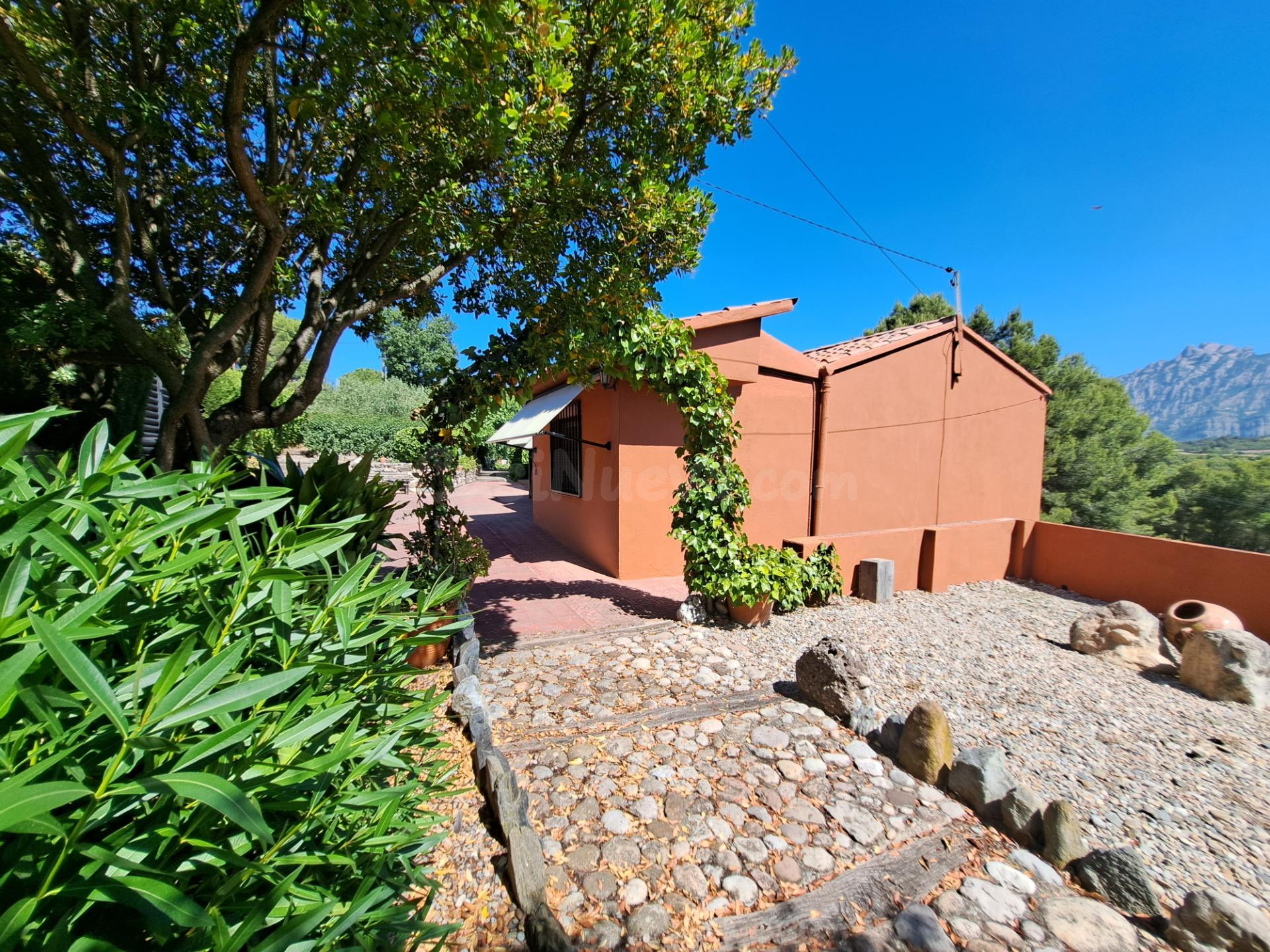CASA A 4 VIENTOS CON PARCELA DE 8.177M2 - foto 2