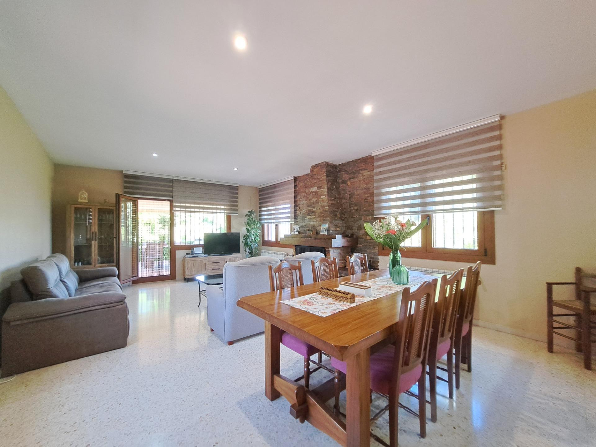 CASA A 4 VIENTOS CON PARCELA DE 8.177M2 - foto 4