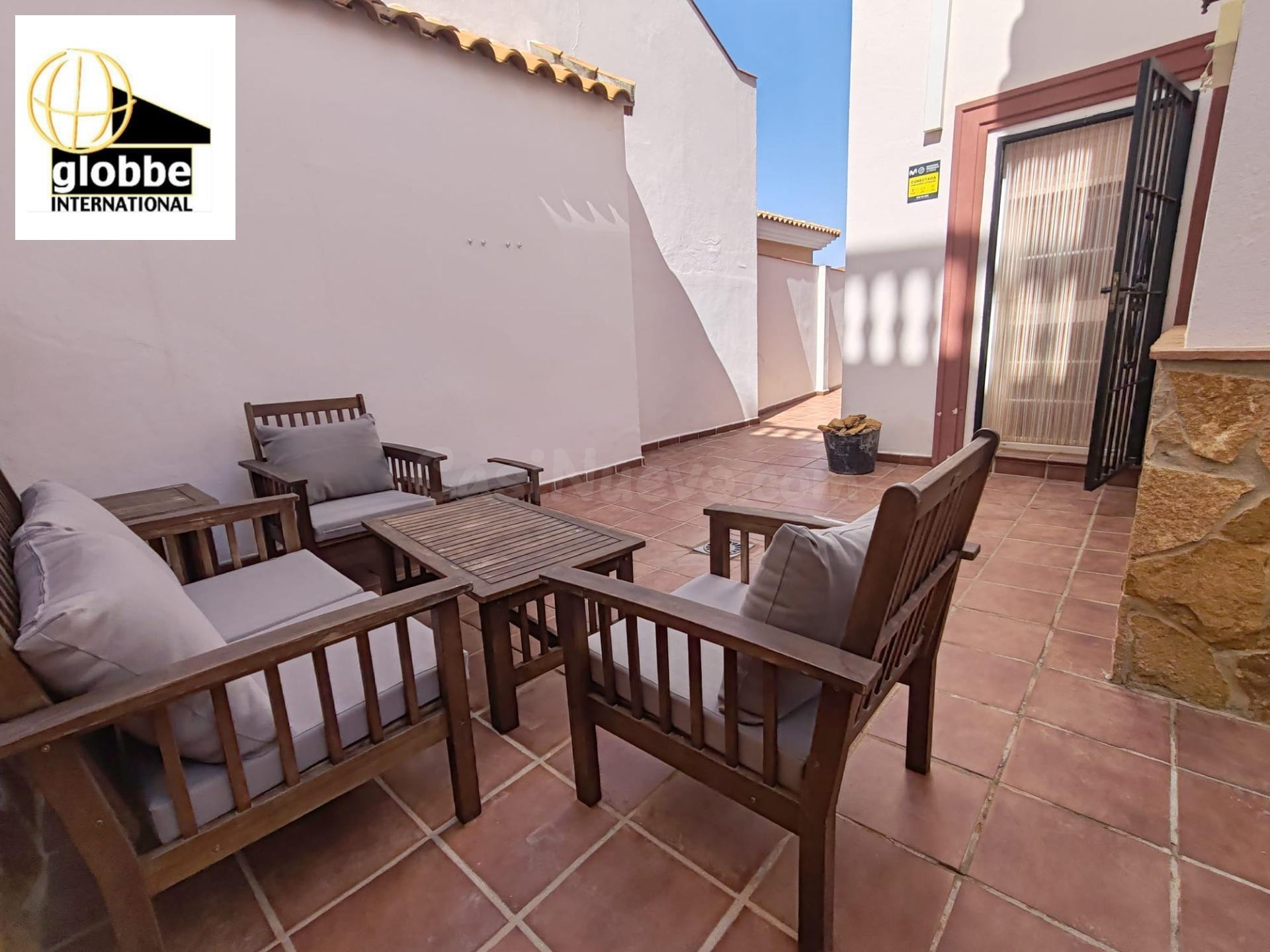 Espectacular Chalet en Málaga con Piscina y Amplio Garaje - foto 3
