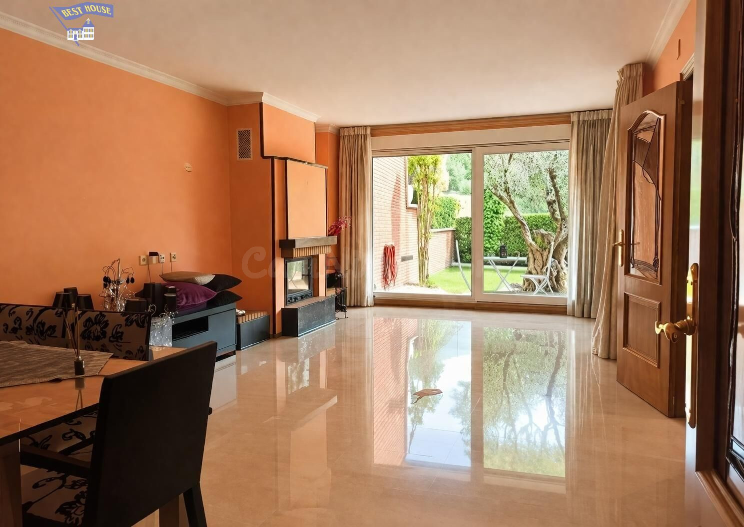 EXCLUSIVA CASA ADOSADA CON PISCINA COMUNITARIA EN ENTORNO RE - foto 5